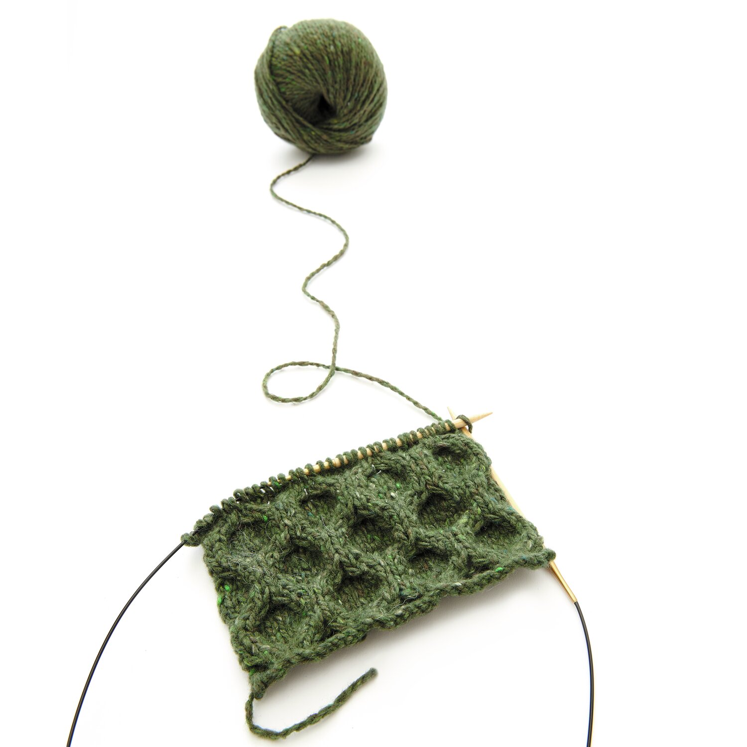 Fashion Modern Tweed aran: Strickprojekt mit olivgrünem Garn von Rico Design, 50g Knäuel, 95m.