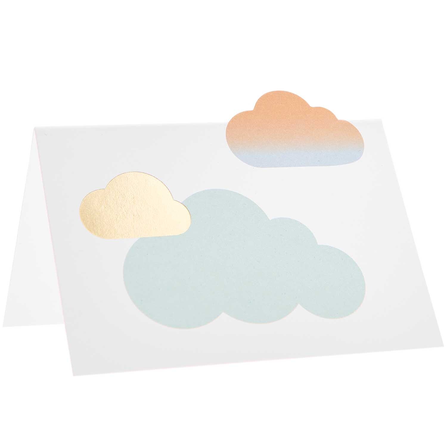 Paper Poetry Tischkarten mit Wolkenmotiv in Pastellfarben, ideal für elegante Tischdekorationen.
