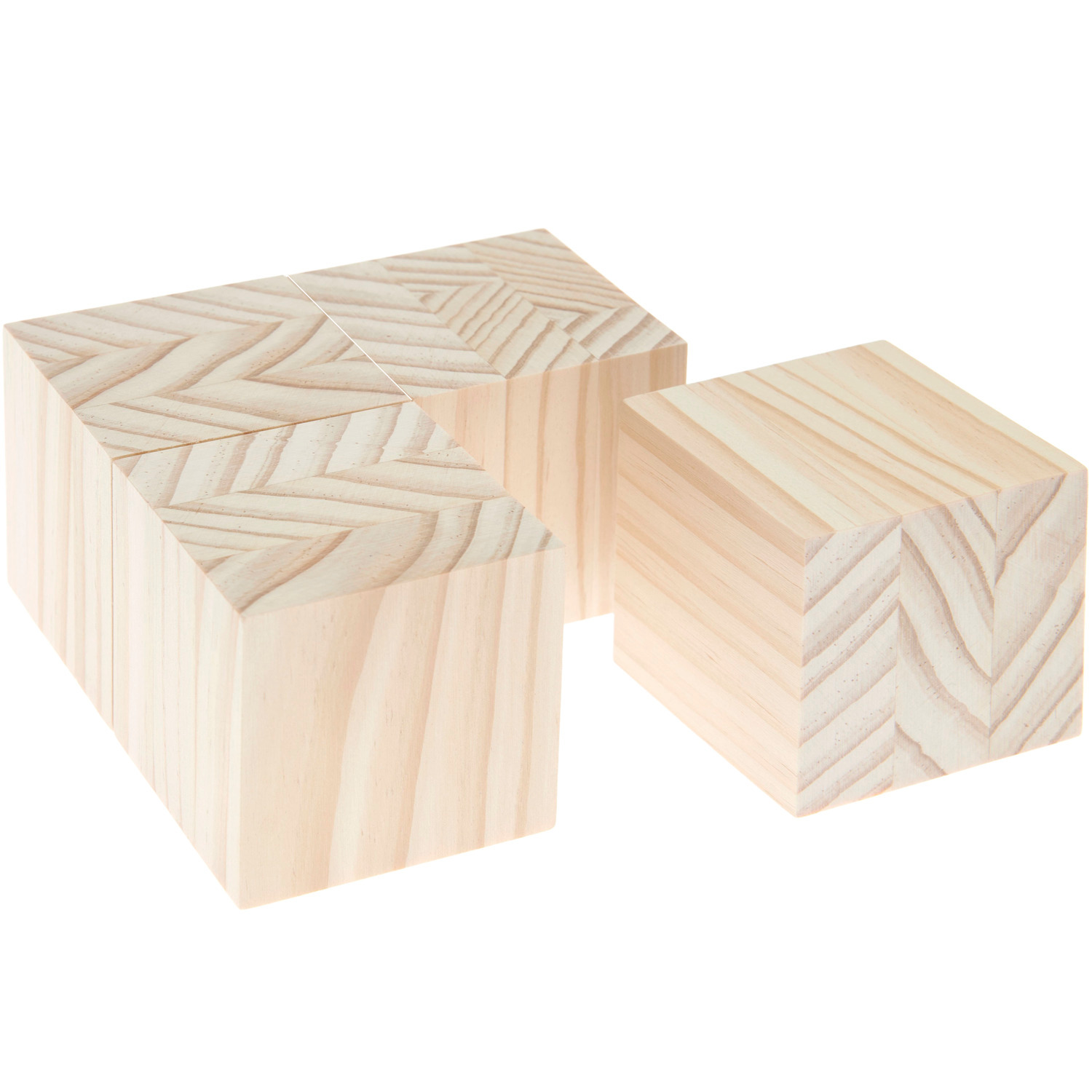Holzwürfel von Rico Design, 6x6x6cm, 4 Stück. Naturbelassene Würfel mit sichtbarer Holzmaserung. Ideal für kreative Projekte.