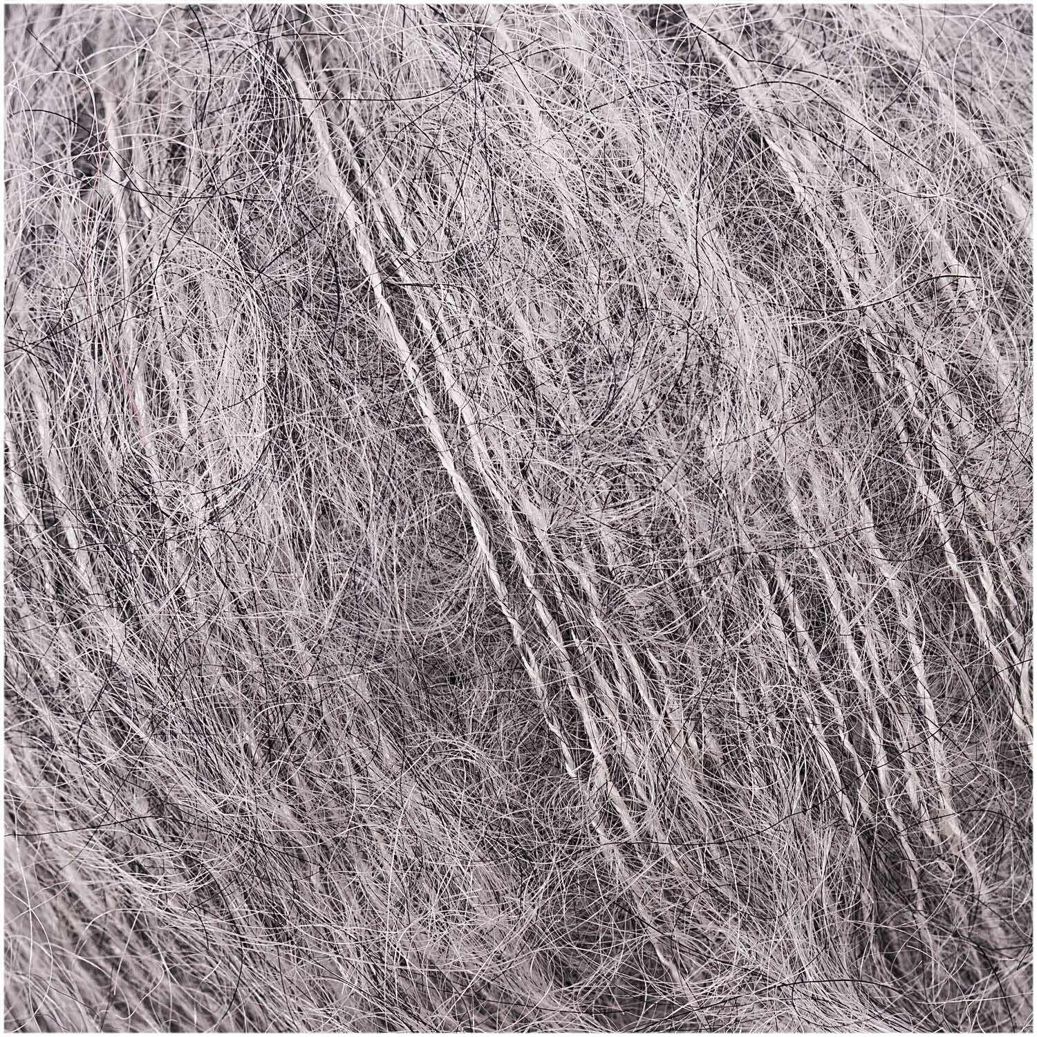 Essentials Super Kid Mohair Loves Silk in Hellgrau Melange, weiches Garn mit feiner Textur, ideal für elegante Strickprojekte.