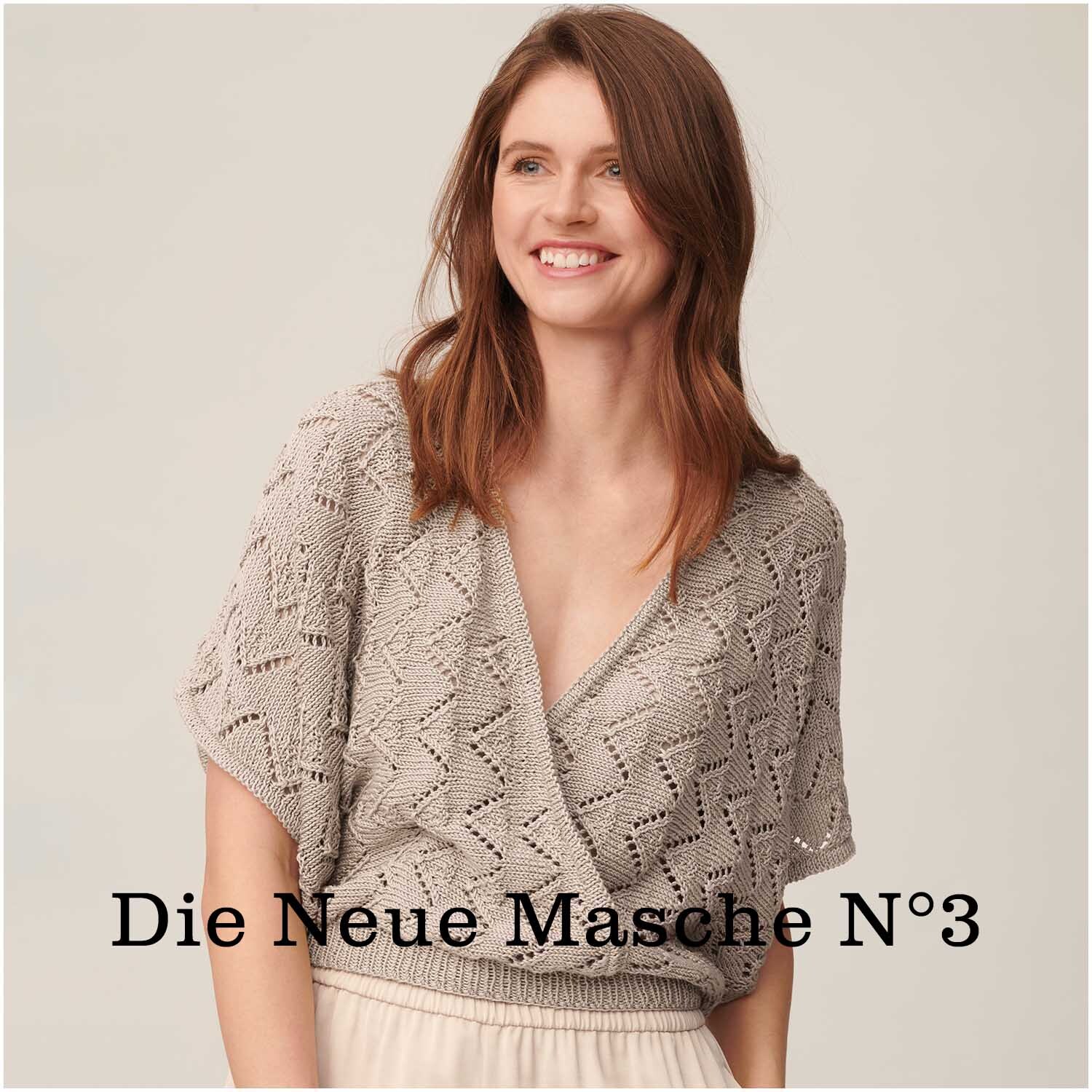 Mille Fili: Frau trägt gestricktes Oberteil in Staubfarbe. Perfekt für elegante, lässige Looks.