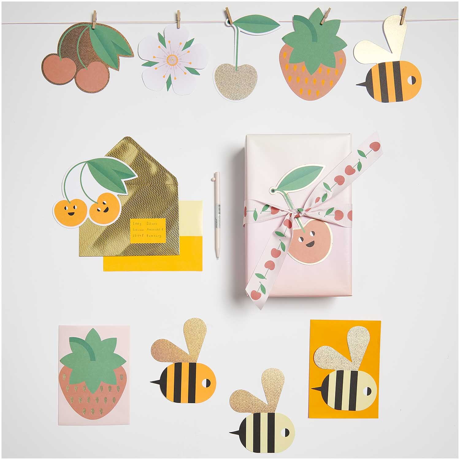 Paper Poetry Kartenset Just Bees + Fruits + Flowers: Bunte Karten mit Bienen- und Fruchtmotiven, 28-teilig von Rico Design.