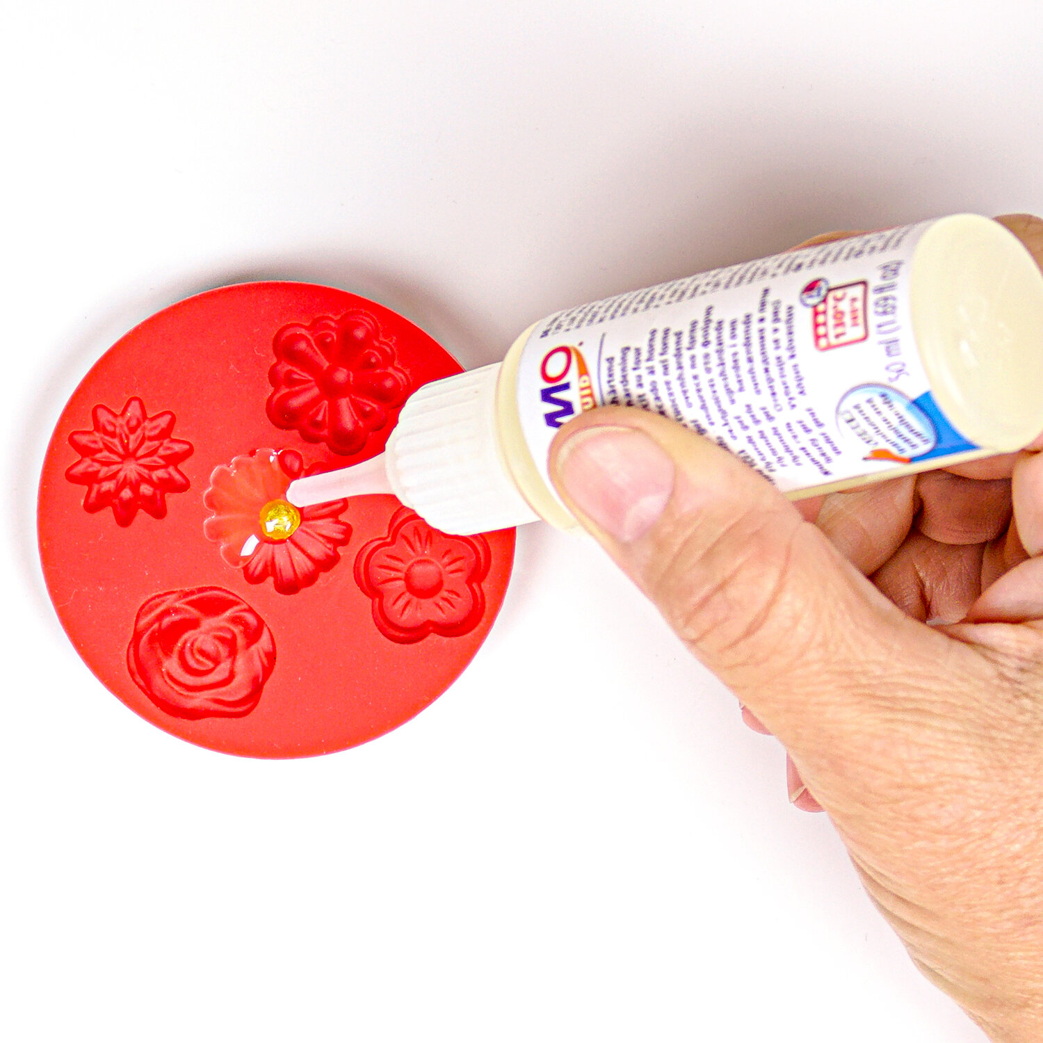 FIMO Liquid ofenhärtendes Modelliergel in 50ml Flasche, transparent, ideal für kreative Bastelprojekte. Marke: Staedtler.