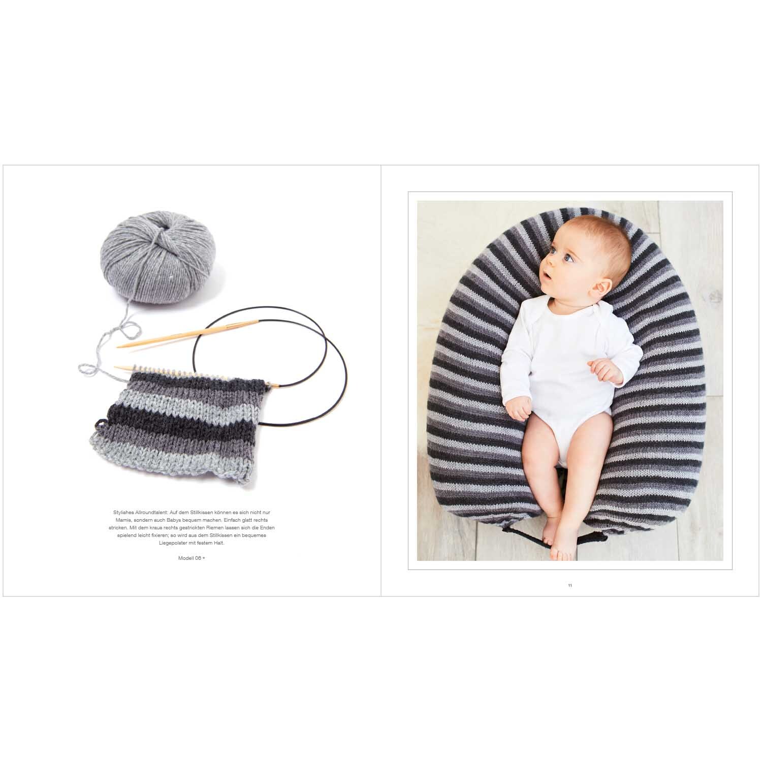 Rico Baby Heft Nr.25 zeigt ein Baby in einem gestreiften Strickkissen und graues Garn mit Nadeln.
