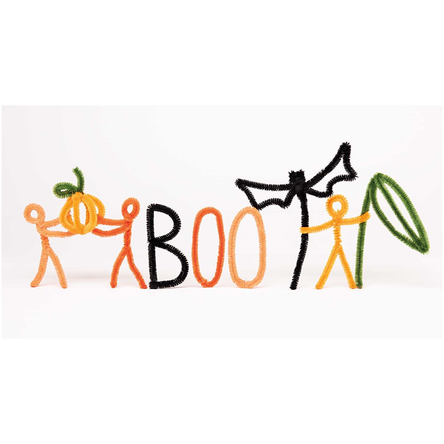 Chenilledraht-Mix 50cm 10 Stück: Figuren aus orange-schwarzem Draht formen das Wort "BOO" mit Halloween-Motiven.