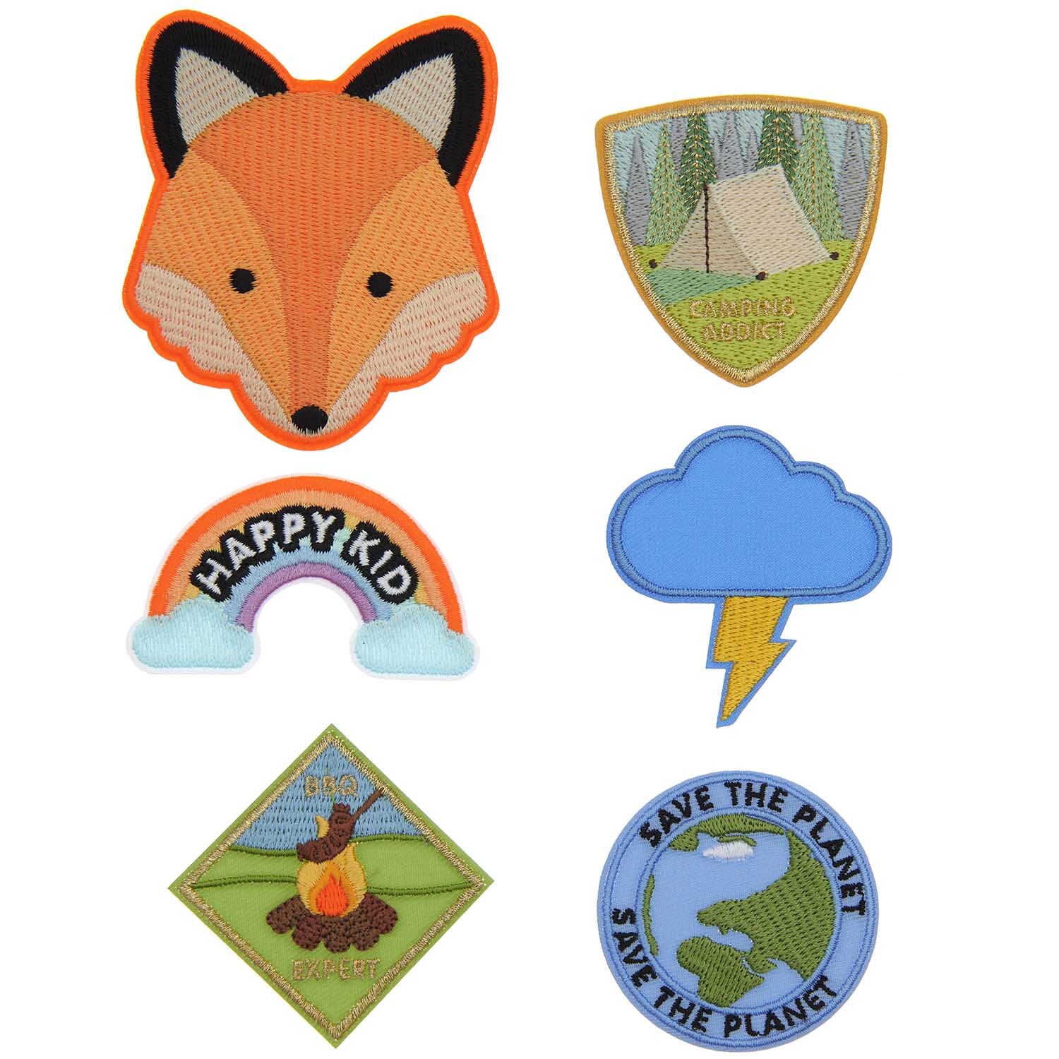 Patches Pfadfinder Fuchs zum Aufbügeln, 6-teiliges Set von Rico Design. Enthält Fuchs, Zelt, Regenbogen, Wolke, Lagerfeuer und Erde.