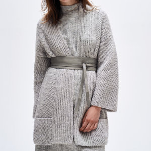 Graue Damenstrickjacke