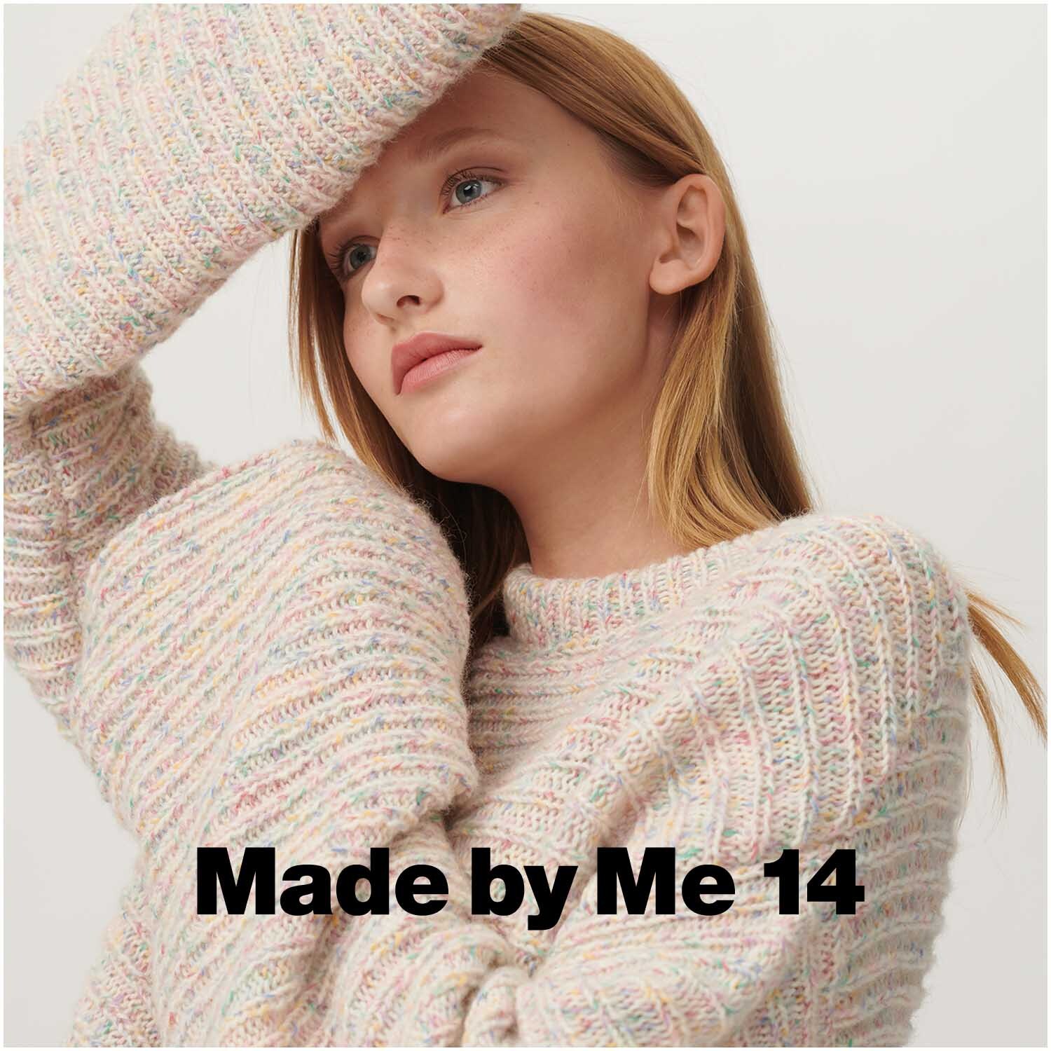 Creative Cotton Flecky Fleece dk: Frau in gestricktem Pullover aus weichem, mehrfarbigem Garn. Perfekt für stilvolle, gemütliche Mode.