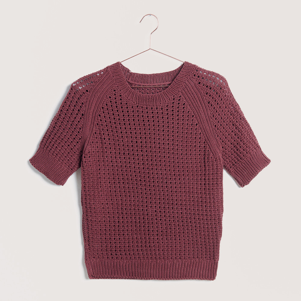 Shirt auf grauem Hintergrund – zum Strickset