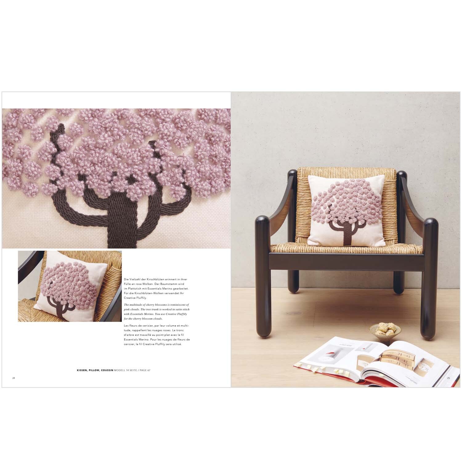 Stickbuch Punch Needle Nr. 5 Sakura Sakura: Ein Kissen mit rosa Blütenbaum auf einem Stuhl, präsentiert von Rico Design.