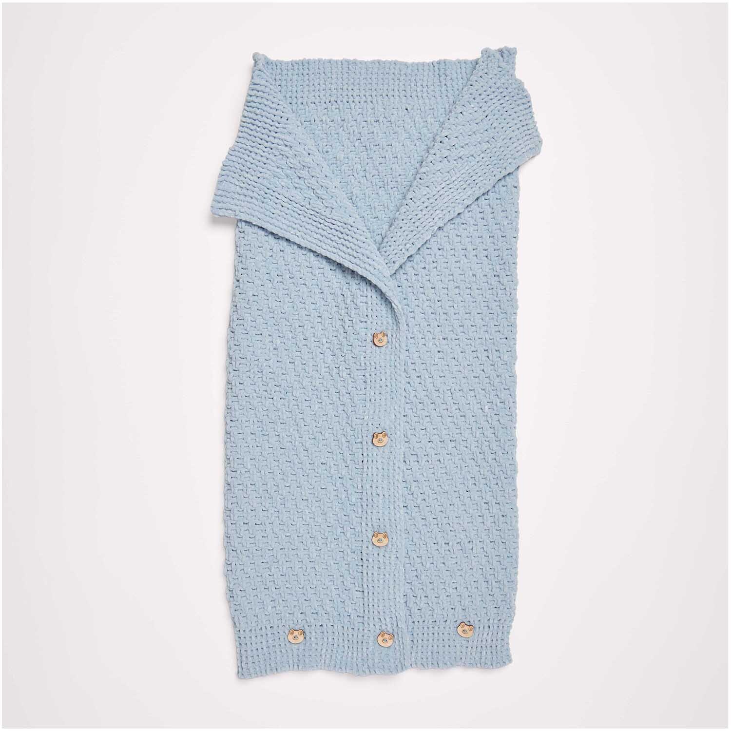 Strickset Schlafsack Modell 18 aus Baby Chenillove in Hellblau mit Knöpfen, ideal für Babys.