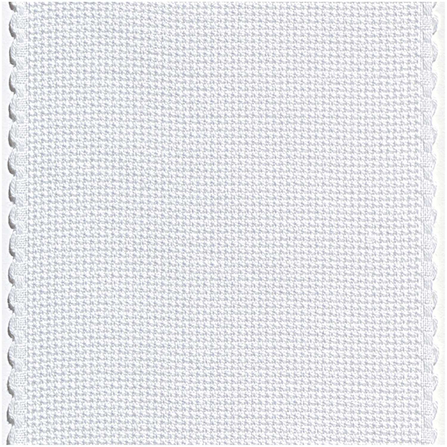 Aidaband mit Bogenkante von Rico Design, 10 cm breit, zeigt feine Webstruktur in Weiß.