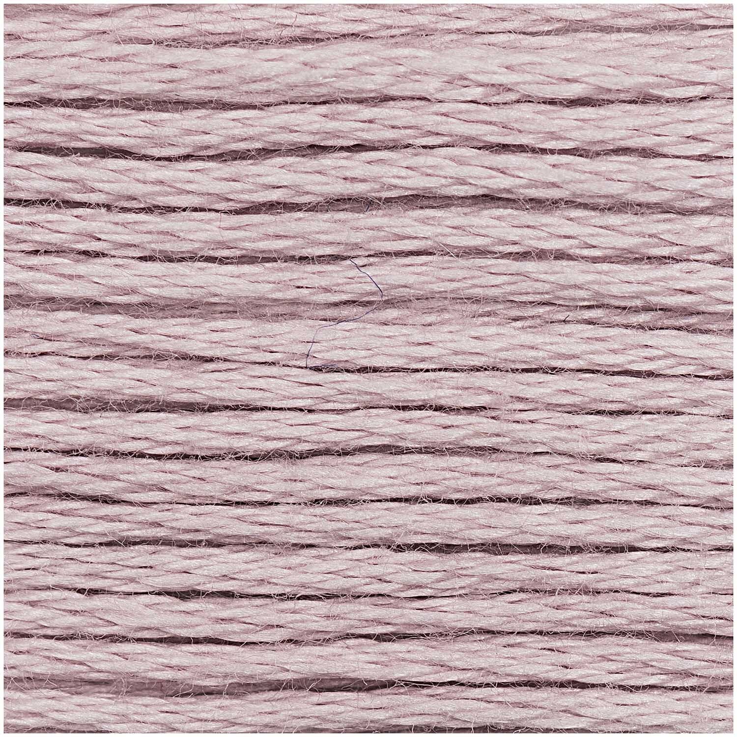 Sticktwist 8m von Rico Design in zartem Rosa, ideal für feine Stickarbeiten und kreative Projekte.