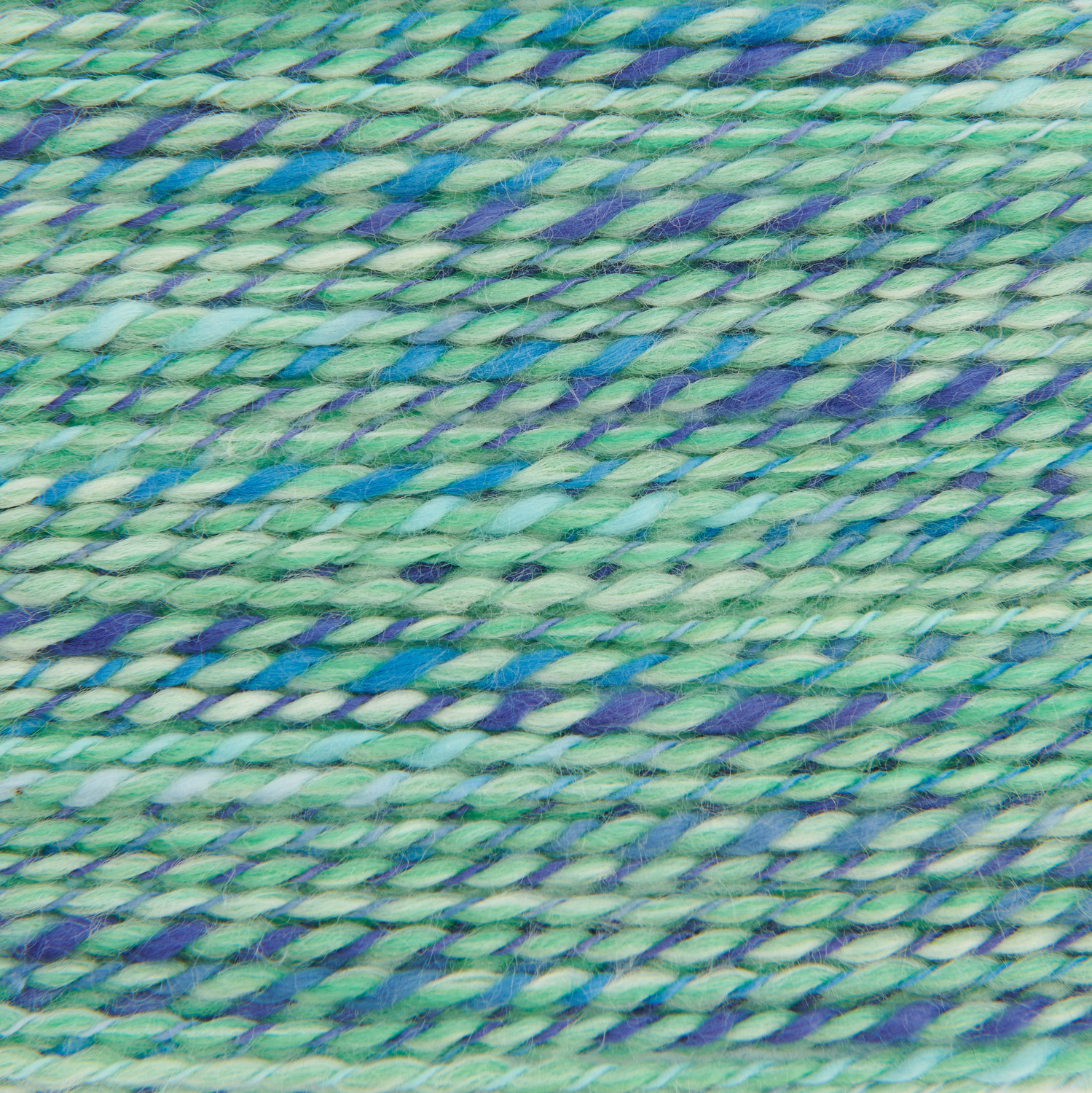 Creative Lazy Hazy Summer Cotton dk: Weiches Baumwollgarn in Eukalyptusgrün von Rico Design, ideal für leichte Sommerprojekte.