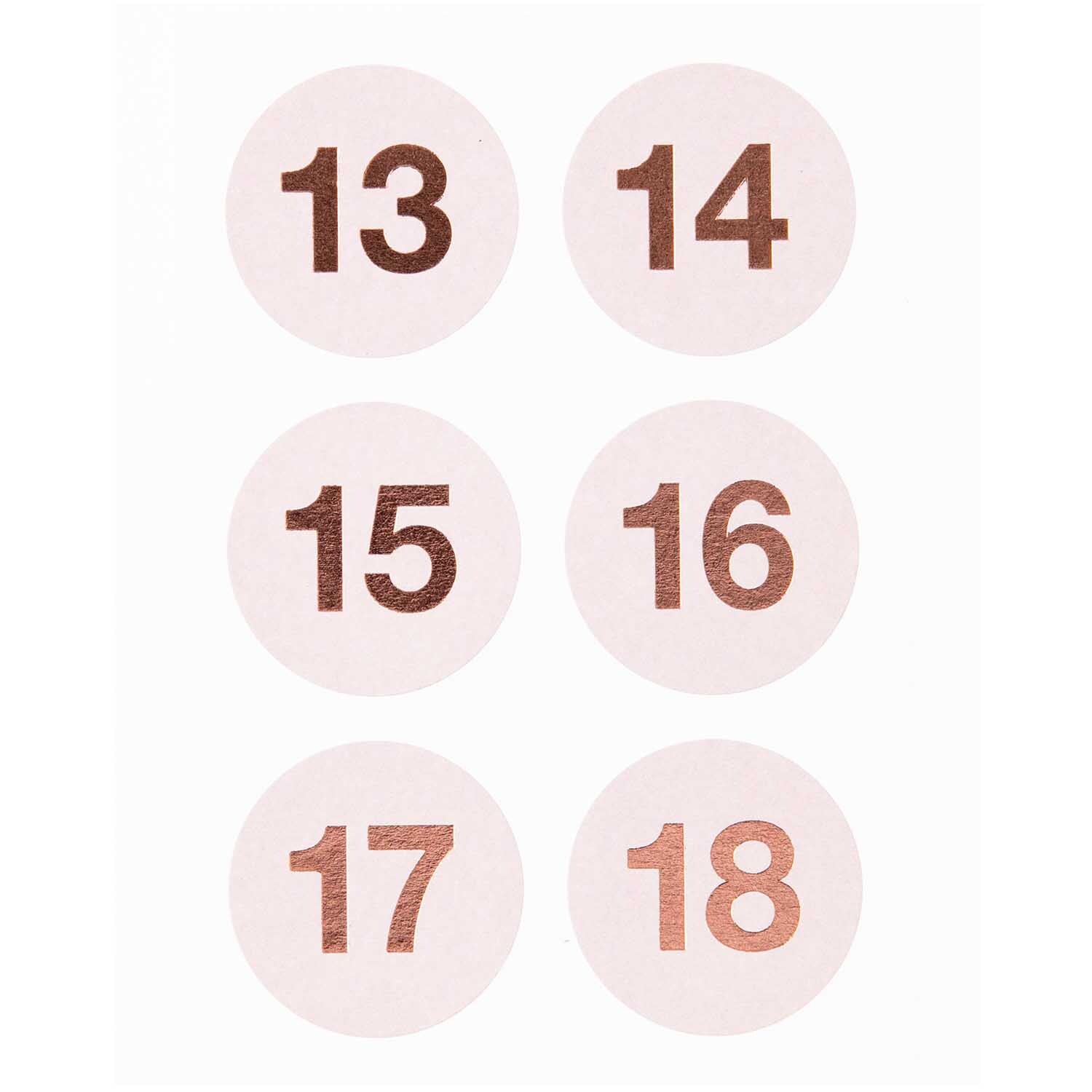 Paper Poetry Adventskalender Sticker Zahlen 1-24 von Rico Design in Puder mit Zahlen 13 bis 18 auf runden Stickern.