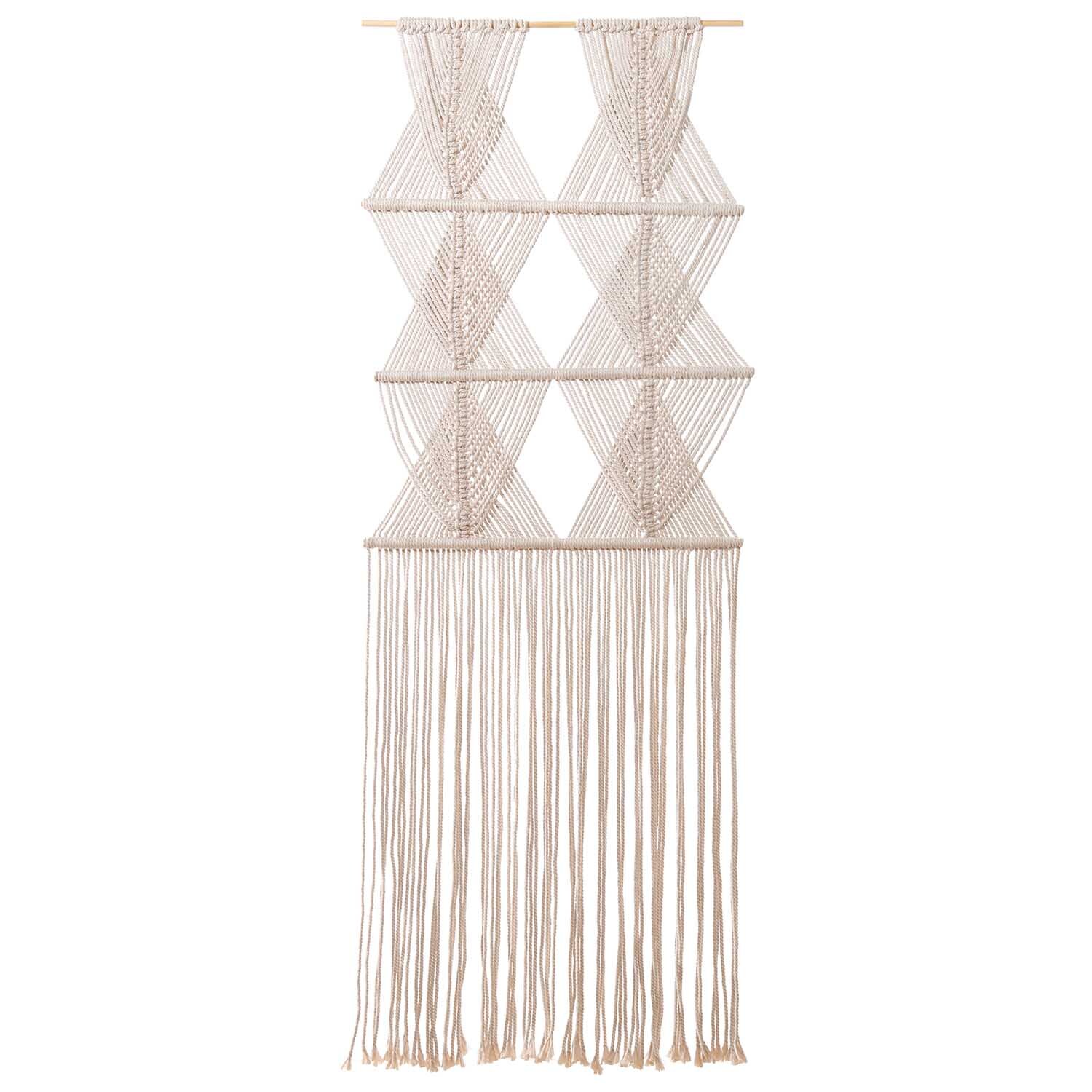 Makramee Set Wandbehang II aus Rico Macrame: Eleganter Wandbehang mit geometrischen Mustern in Naturtönen, ideal für stilvolle Wohnräume.