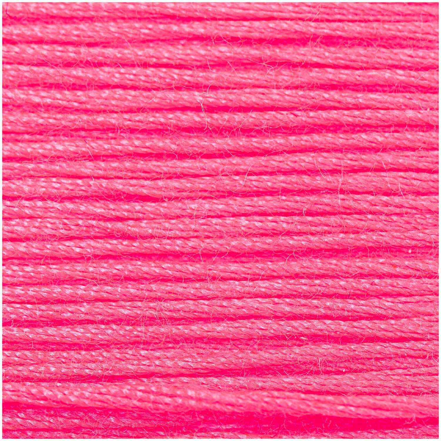 Sticktwist 20m von Rico Design, glänzendes Garnknäuel in leuchtender Pinknuance, ideal für kreative Stickprojekte und dekorative Handarbeiten
