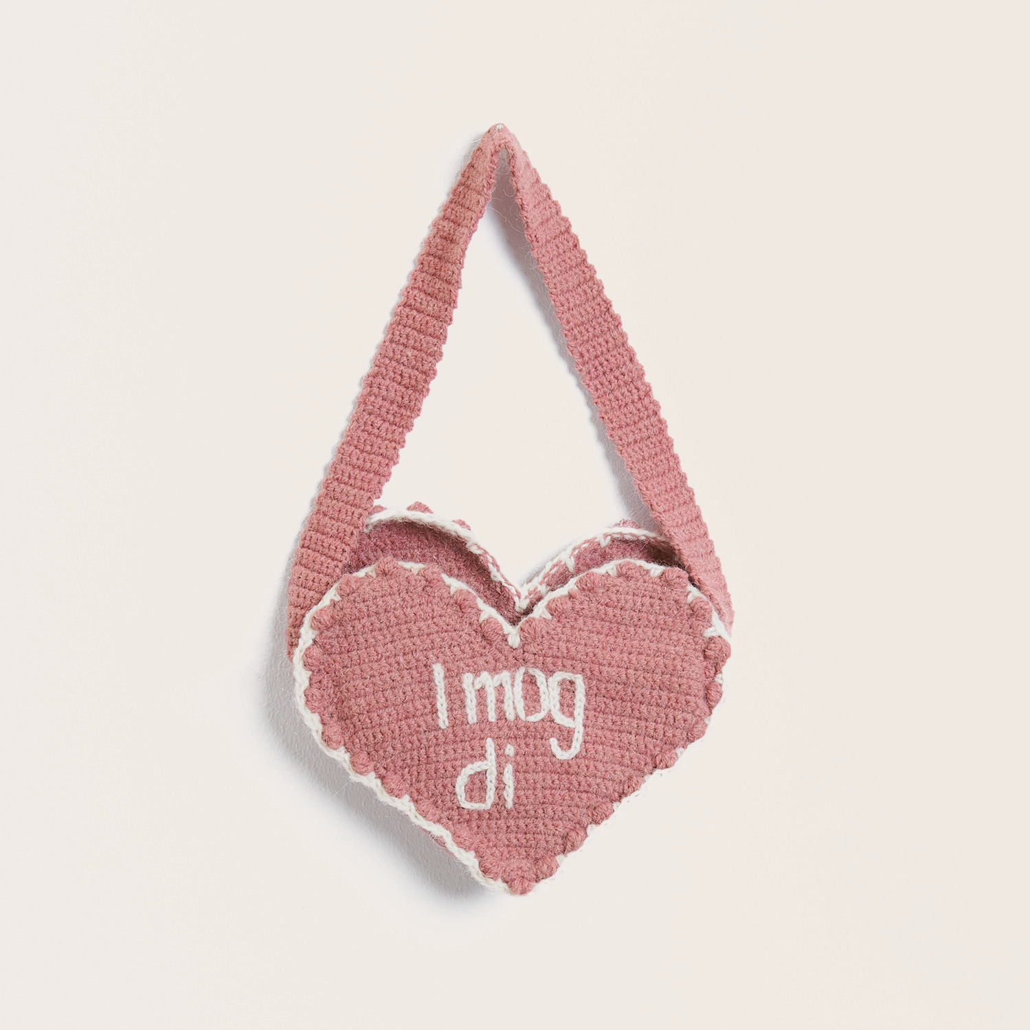 Häkelset Herztasche Modell 20 aus Trachtenbuch I mog di, rosa Herzform mit Schriftzug, von Rico Design.