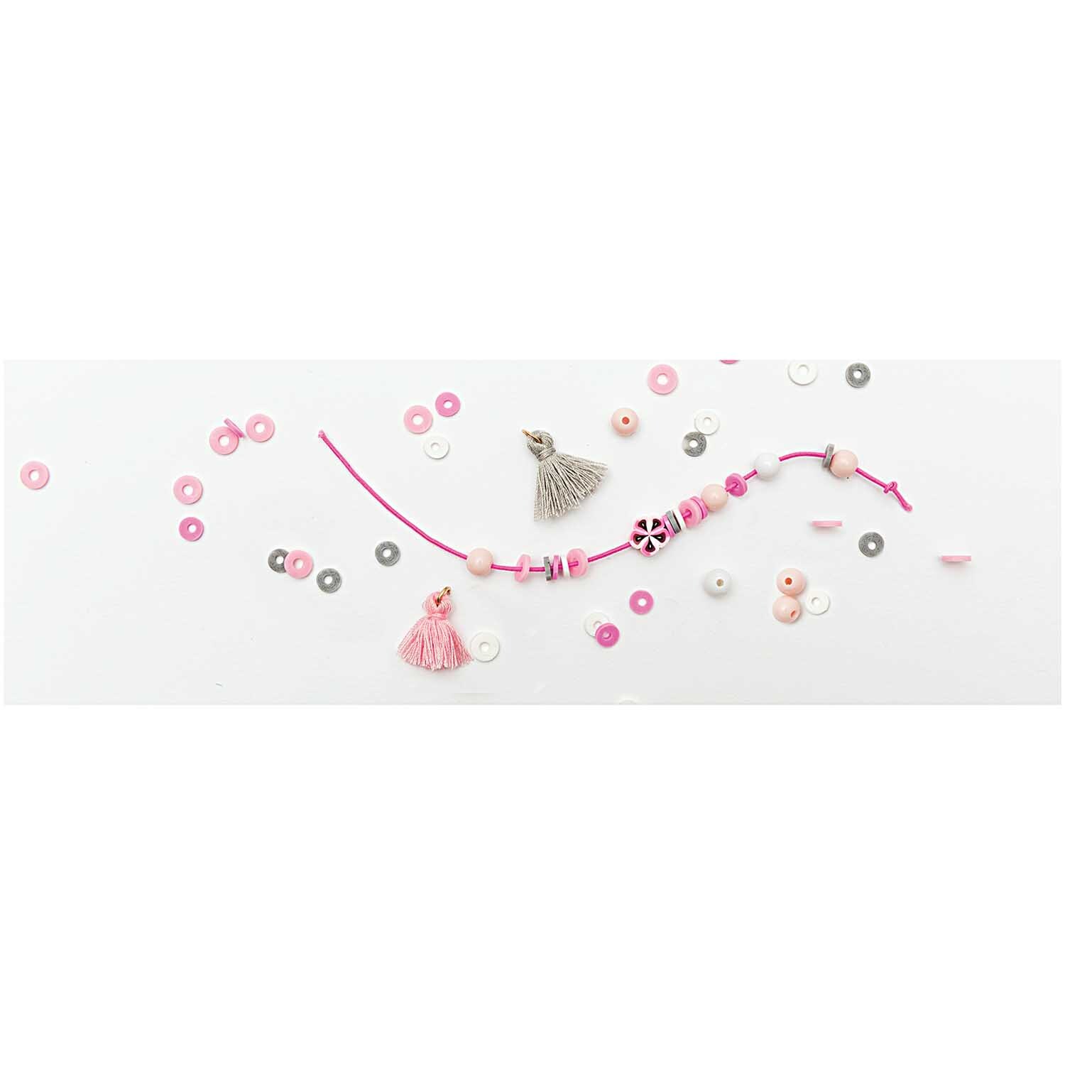 Mini Perlen Armband Set in Rosa und Grau mit Quasten und Perlen von Rico Design auf weißem Hintergrund.