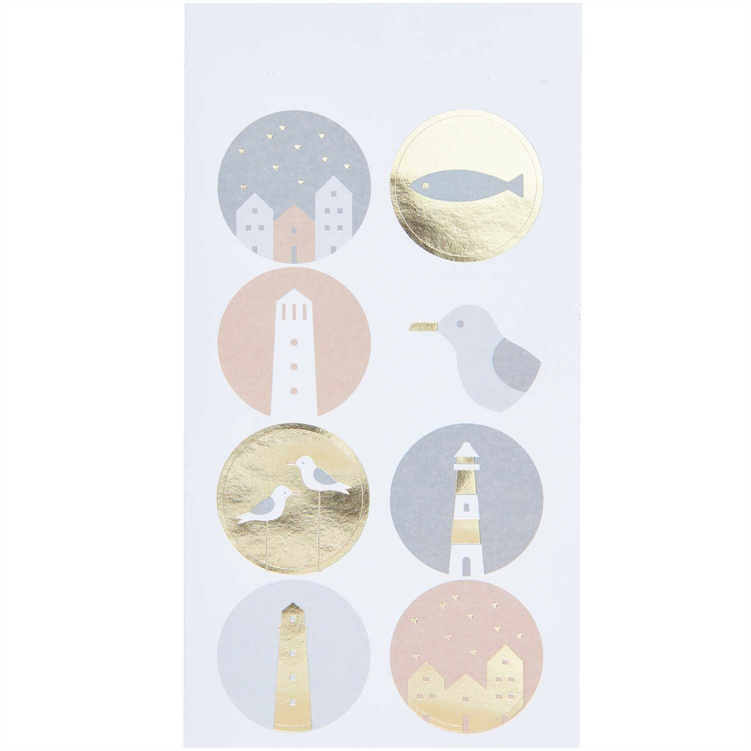 Paper Poetry Sticker Möwen & Muscheln 4 Blatt von Rico Design zeigt maritime Motive wie Möwen, Muscheln und Leuchttürme in sanften Pastelltönen.