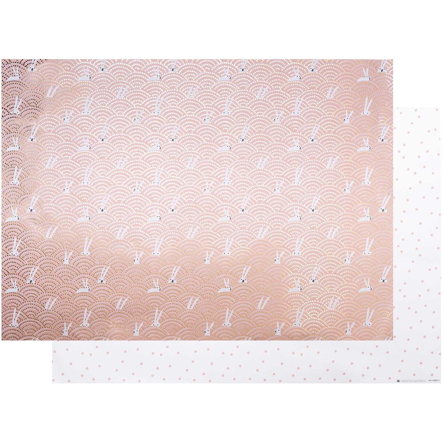 Paper Poetry Motivkarton Bunny Hop zeigt weiße Hasen auf rosa Hintergrund mit Wellenmuster. Ideal für kreative Bastelprojekte. Marke: Rico Design.