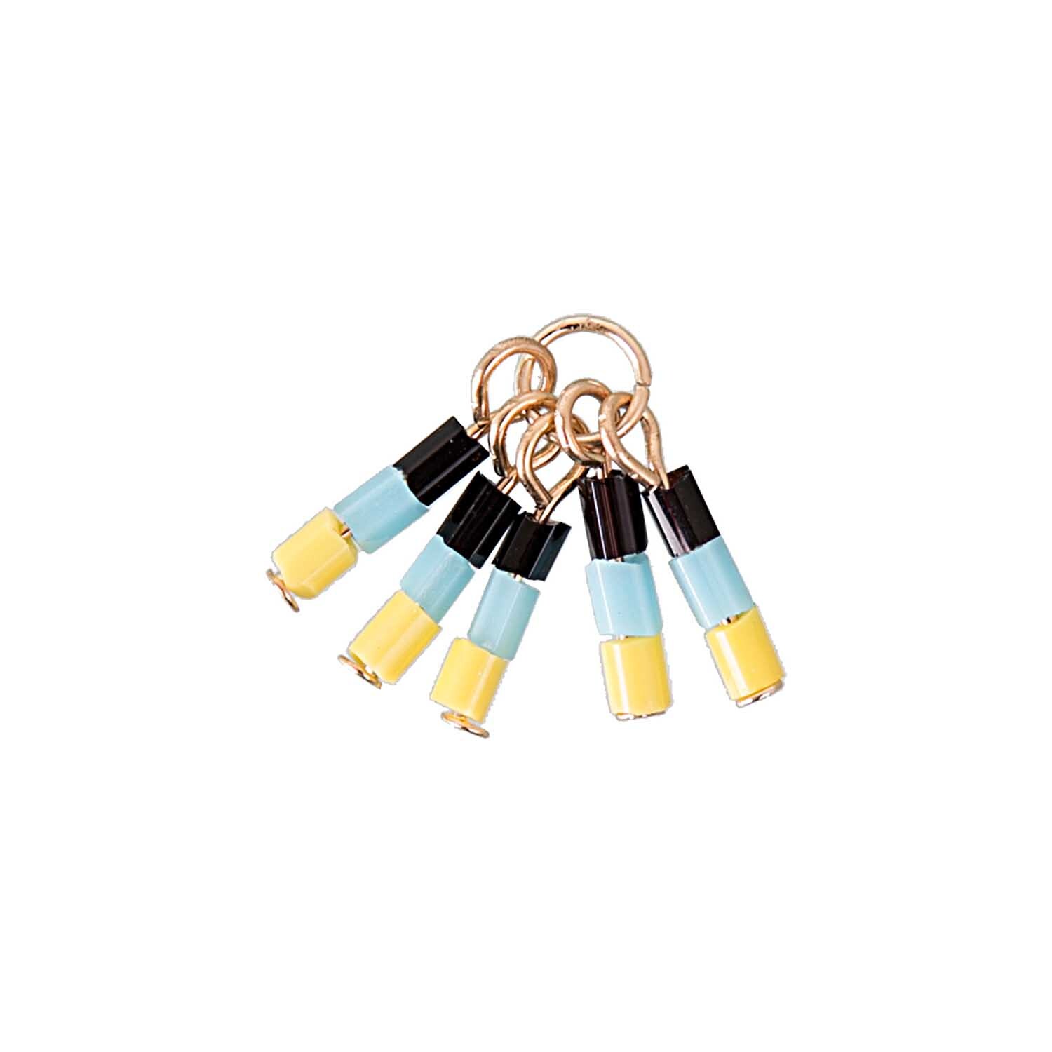 Rocailles Anhänger neon 14x12mm von Rico Design. Mehrfarbige Anhänger mit gelben, blauen und schwarzen Details an goldenen Ringen.