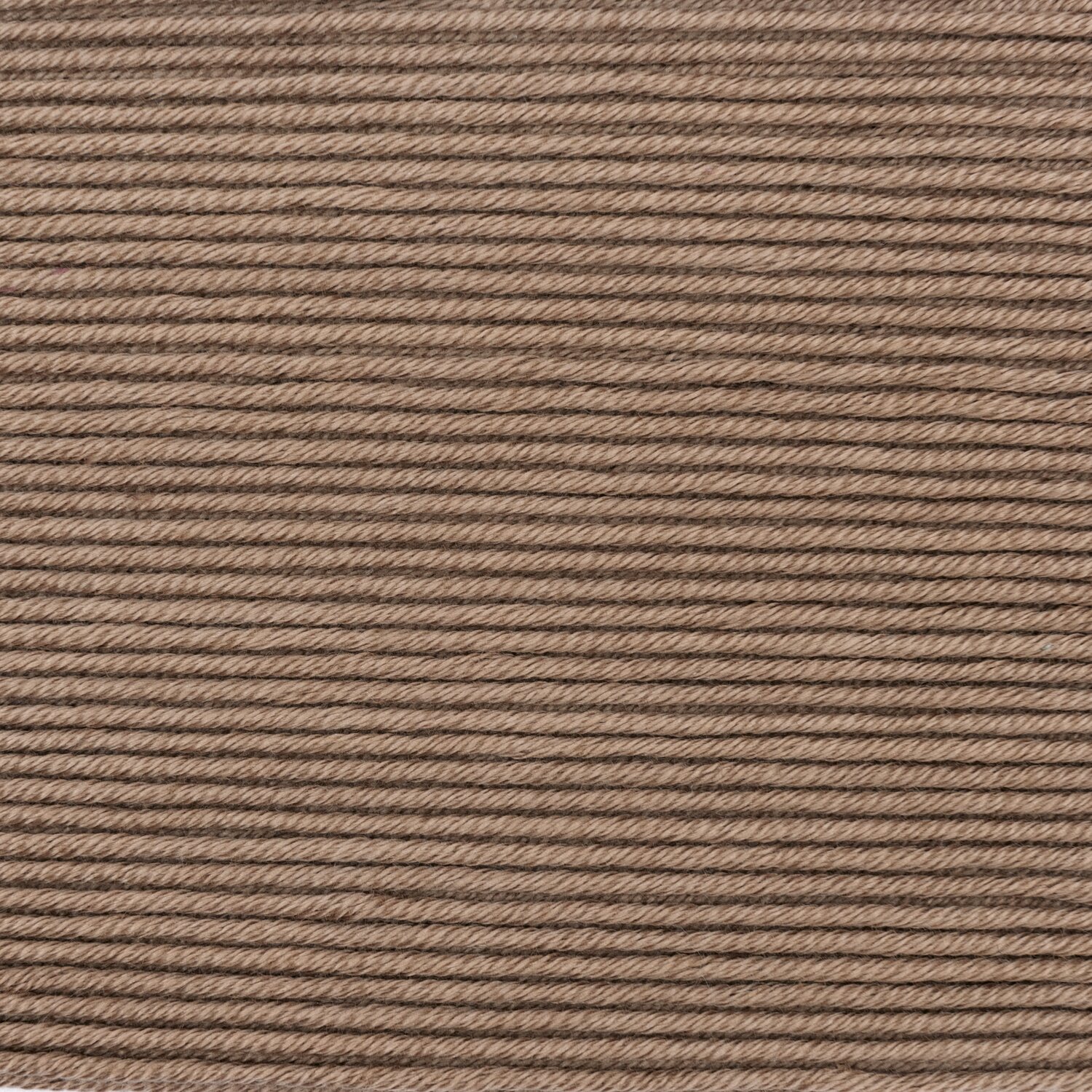 Wickelkarte des Garns Essentials Cotton dk in der Farbe 104 Kastanie.