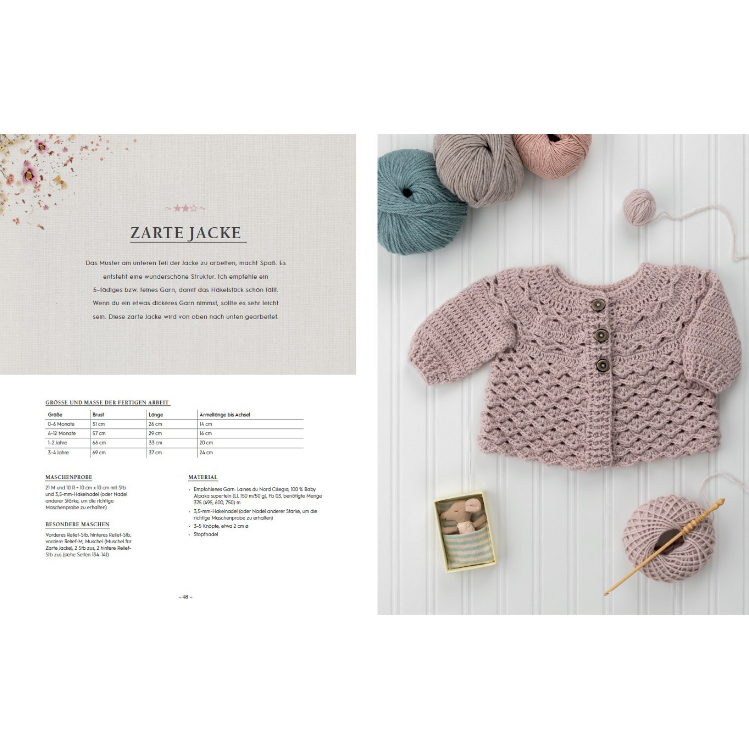 Zuckersüße Mode für die Kleinsten häkeln: Rosa Babyjacke mit Knöpfen, Wolle und Nadeln.