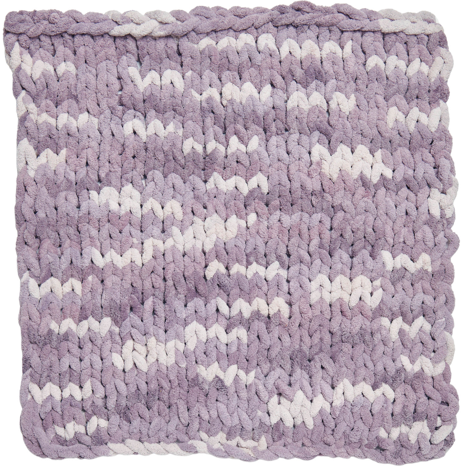 Chenillove Super Big Print, gestricktes lila Quadrat aus Chenille-Garn, 300g 36m, von Rico Design.