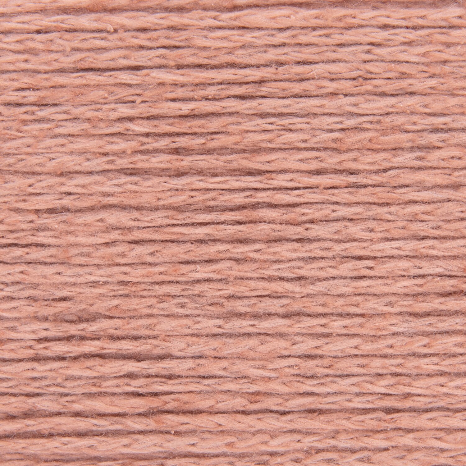 Fashion Silk Blend dk, 50g 210m, von Rico Design, Detailaufnahme eines gleichmäßig verzwirnten, weichen Garnknäuels in sanftem Ton, ideal für edle Strickprojekte