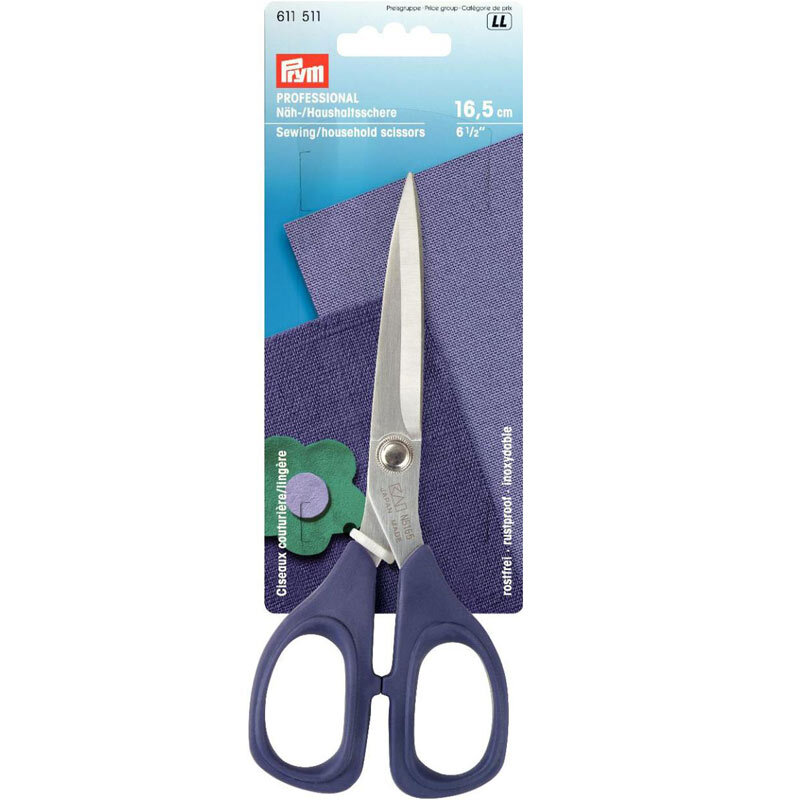 Näh- und Haushaltsschere Professional 16,5cm mit dunkelblauen Griffen von Prym auf Verpackung.