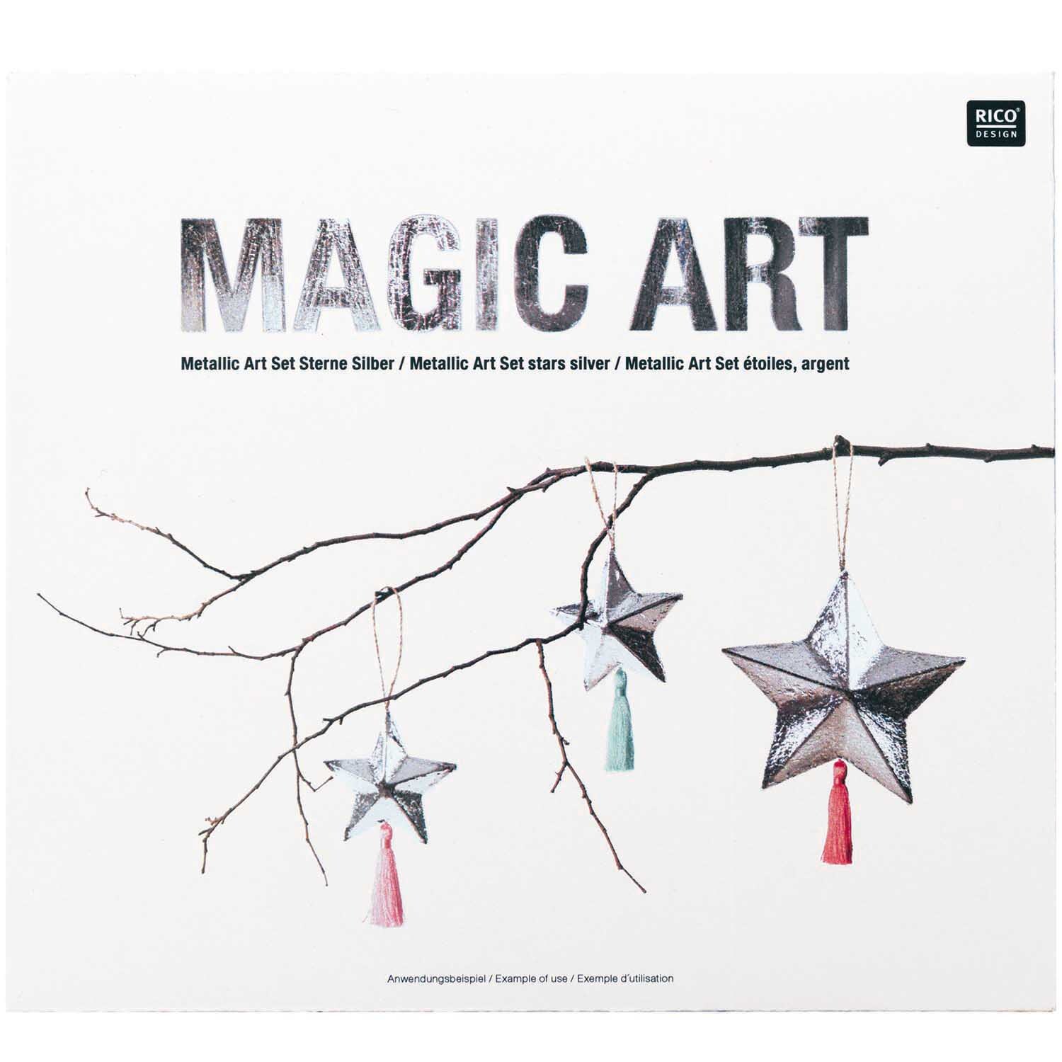 Magic Art Set Sterne silber: Drei silberne Sterne hängen an einem Ast, dekoriert mit bunten Quasten.