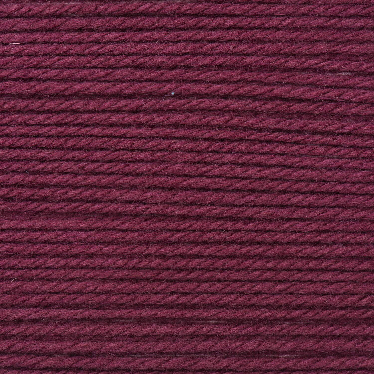 Wickelkarte des Garns Essentials Soft Merino aran in der Farbe 003 Weinrot.