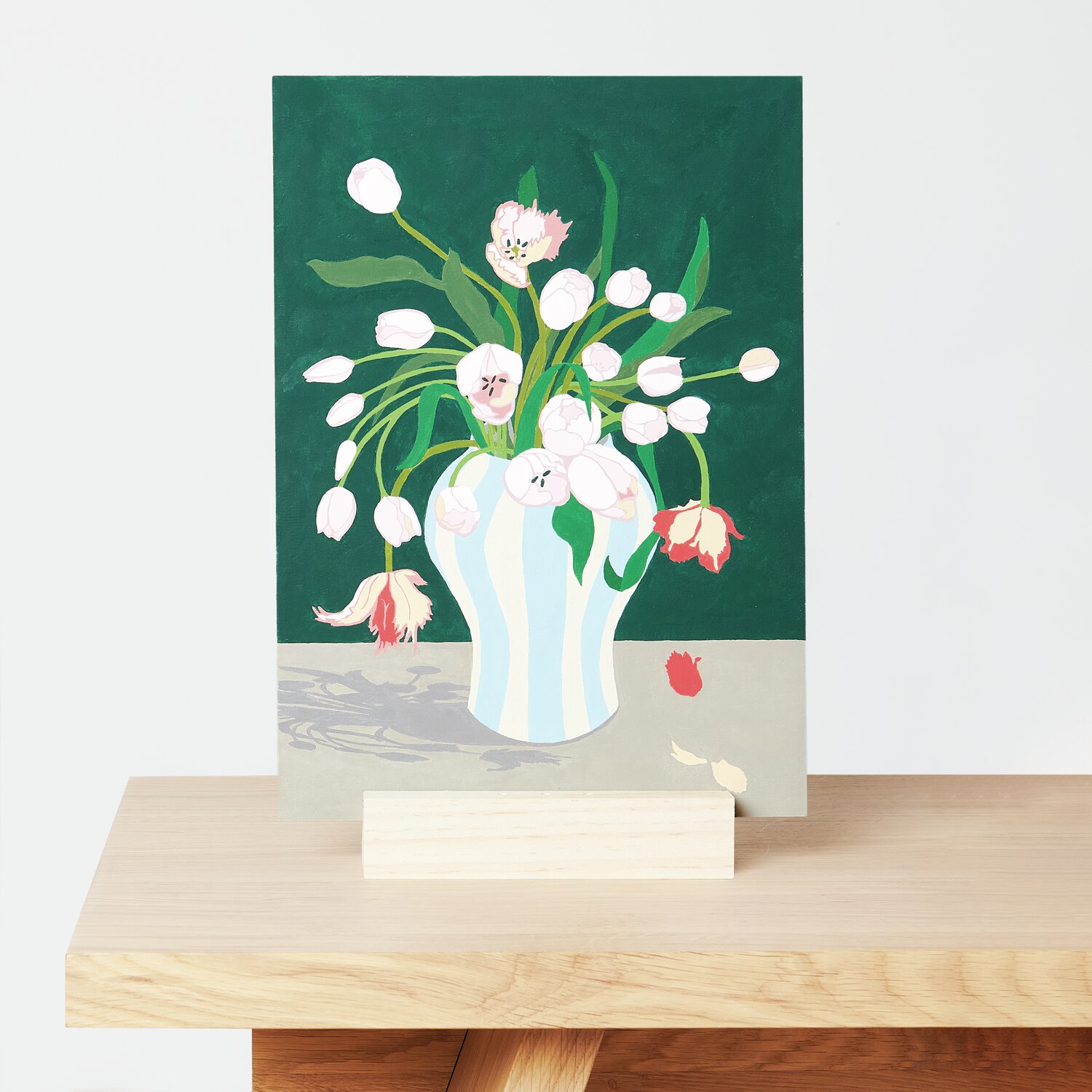 Malen nach Zahlen Tulpen Bouqet von Rico Design zeigt ein Tulpenarrangement in einer Vase auf einem Tisch.