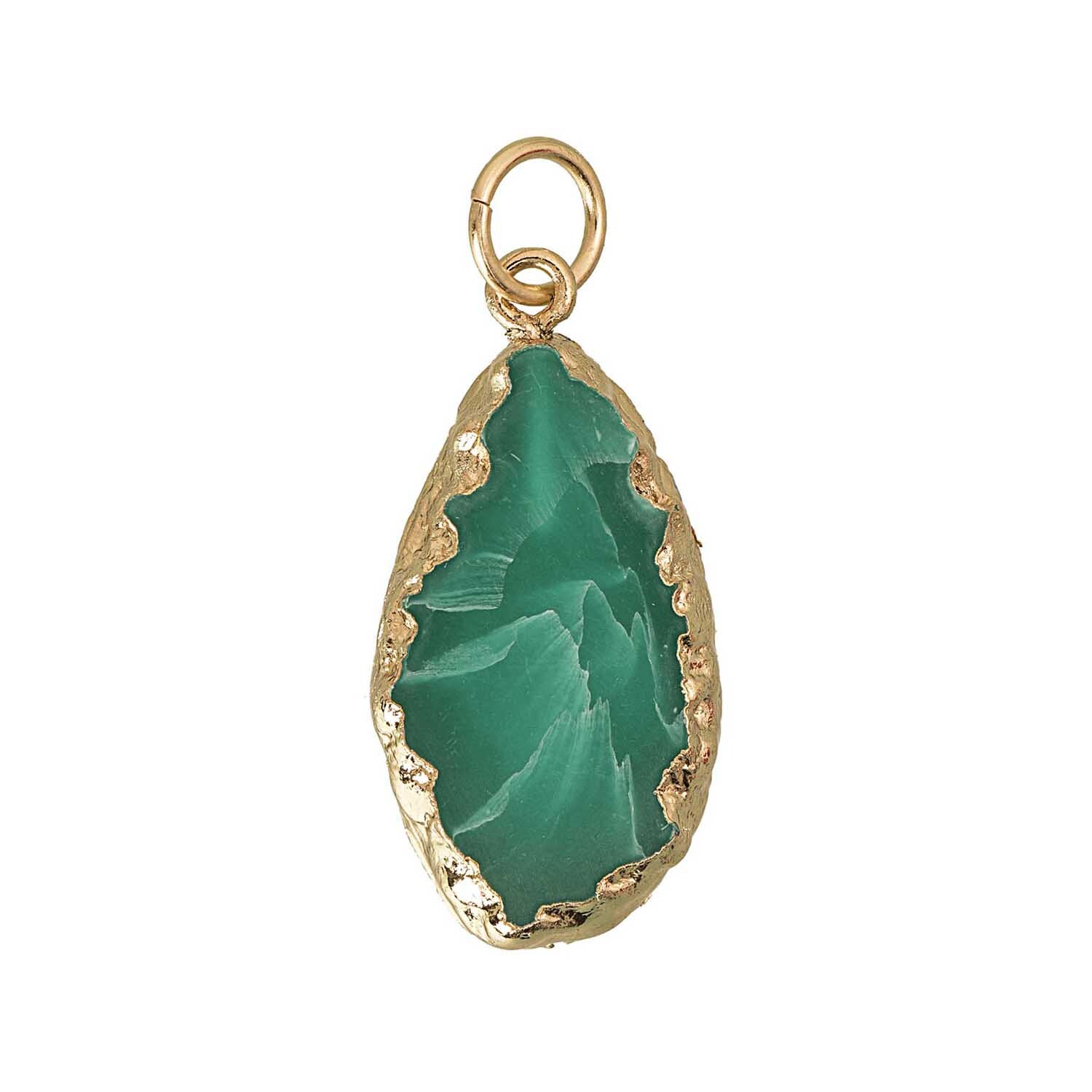 Anhänger grün 33x18x5mm von Rico Design: Eleganter, goldgerahmter, tropfenförmiger Anhänger mit grünem Stein. Ideal für stilvolle Schmuckkreationen.