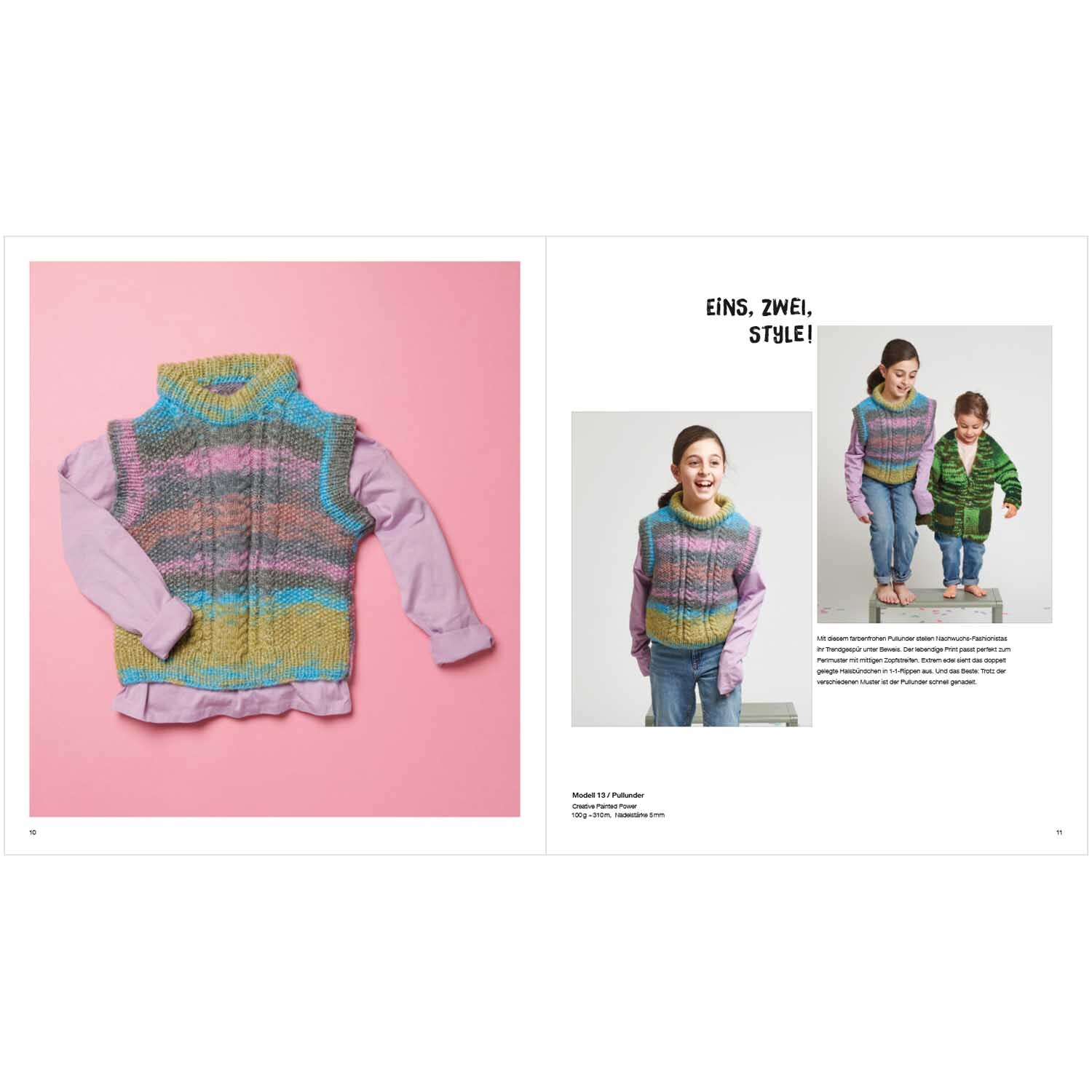 Kids Nr.12: Bunter Strickpullover von Rico Design auf rosa Hintergrund, kombiniert mit lila Hemd.