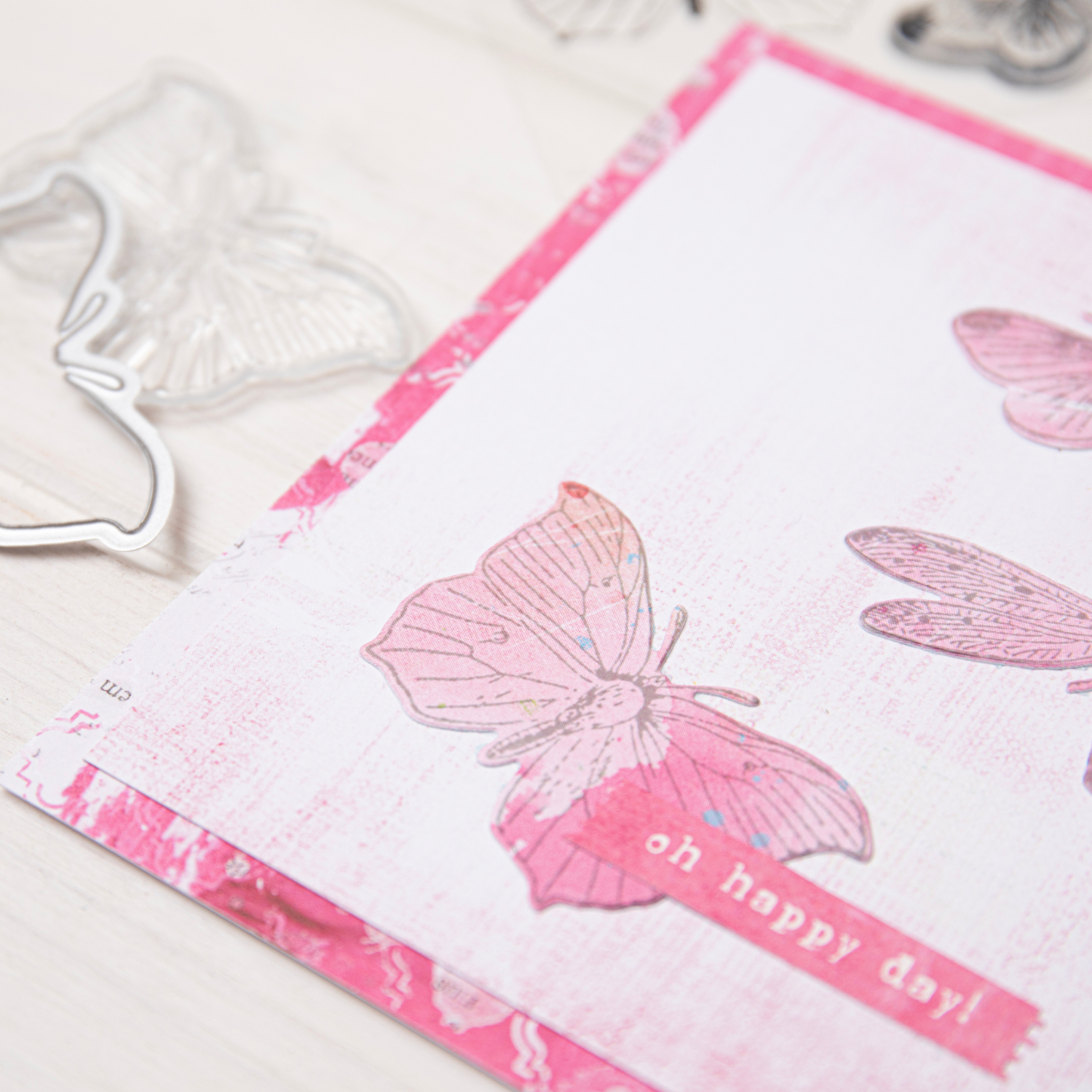 Framelits Die Set Stamps Engraved Wings 3PK: Rosa Schmetterlingsdesign auf Grußkarte, verziert mit "oh happy day!