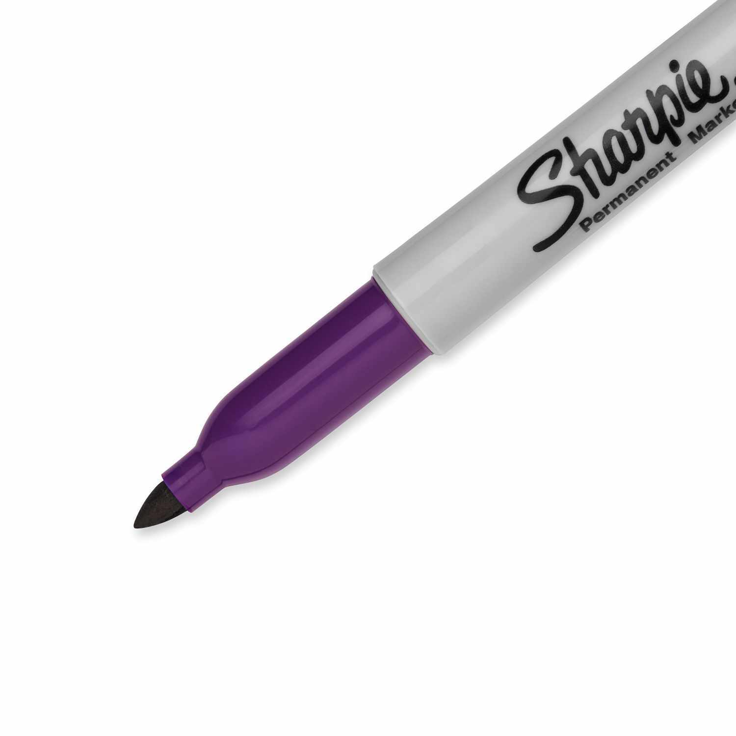 Permanentmarker 0,9mm von Sharpie in violett. Die Spitze ist fein und ideal für präzises Schreiben.