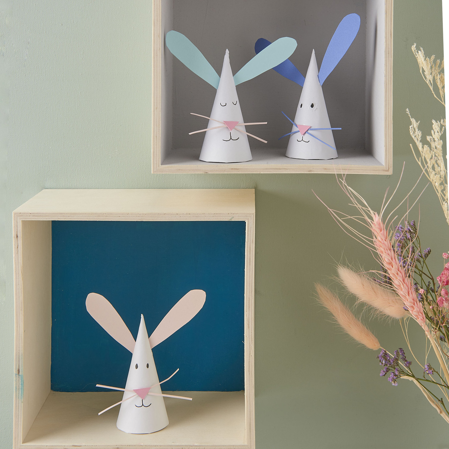 Paper Poetry Bastelblock zeigt bunte Papierhasen mit langen Ohren in dekorativen Regalen.