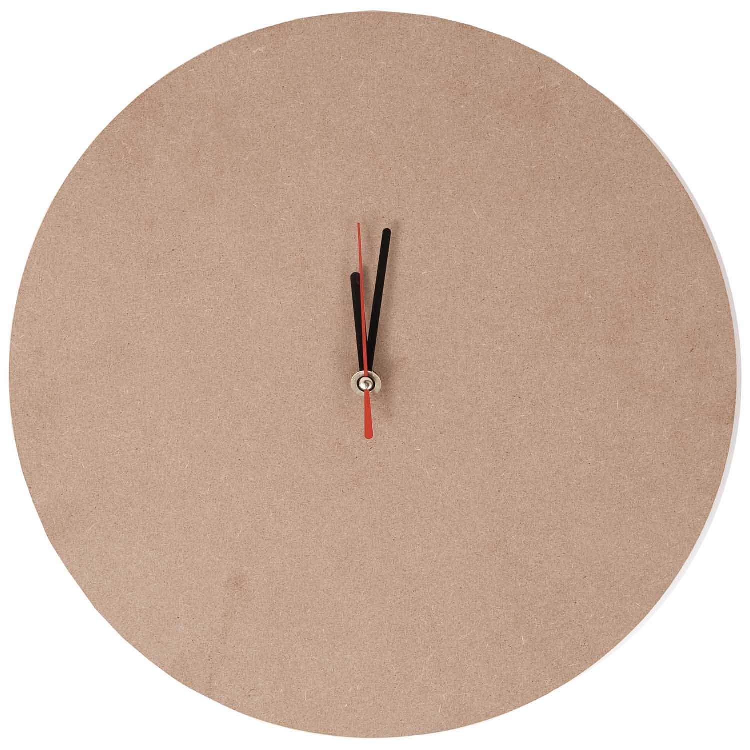 MDF Uhr mit Uhrwerk Ø=29cm von Rico Design in natürlichem Farbton, zeigt minimalistisches Design mit roten und schwarzen Zeigern.