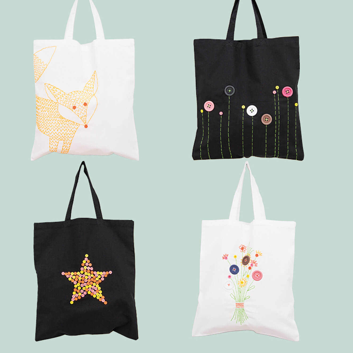 Stickanleitung Tragetasche: Vier Tragetaschen mit bunten Stickmustern, darunter ein Fuchs, Blumen und ein Stern.