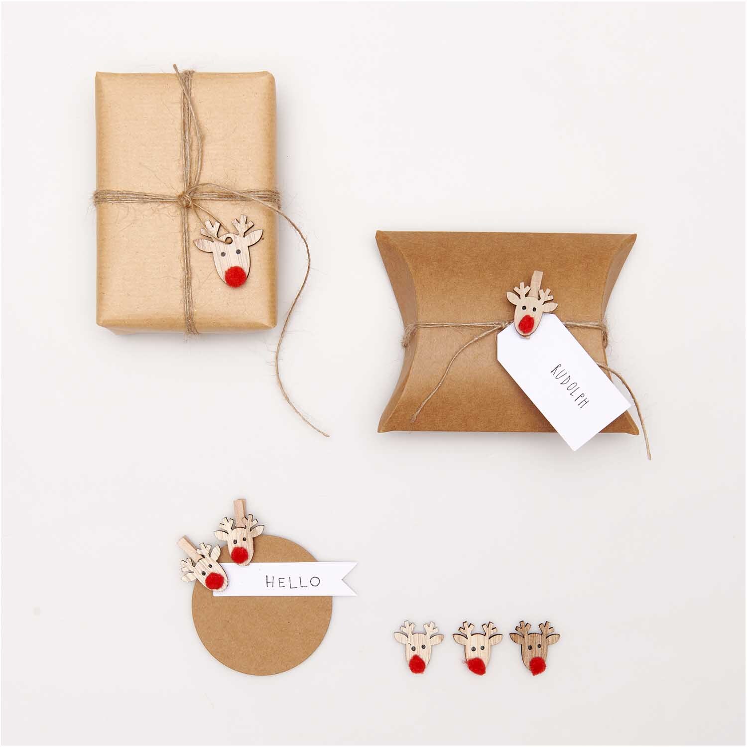 Holzstreu Rentier 23x23mm 24 Stück von Rico Design: Dekorative Rentier-Clips auf Geschenkverpackungen und Karten, ideal für festliche Anlässe.