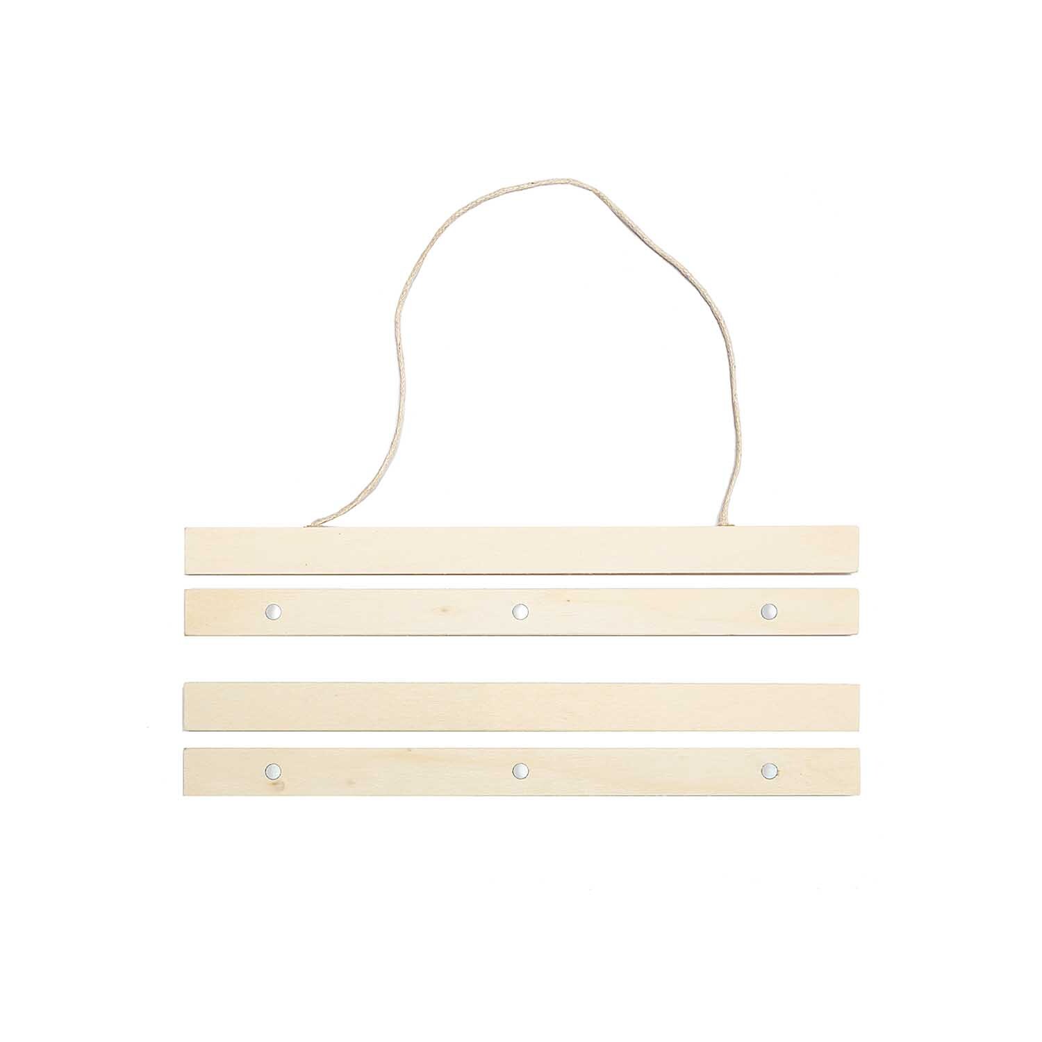 Posterleiste magnetisch natur von Rico Design: Drei Holzleisten mit Magneten und Aufhängeschnur. Ideal zum stilvollen Präsentieren von Postern.