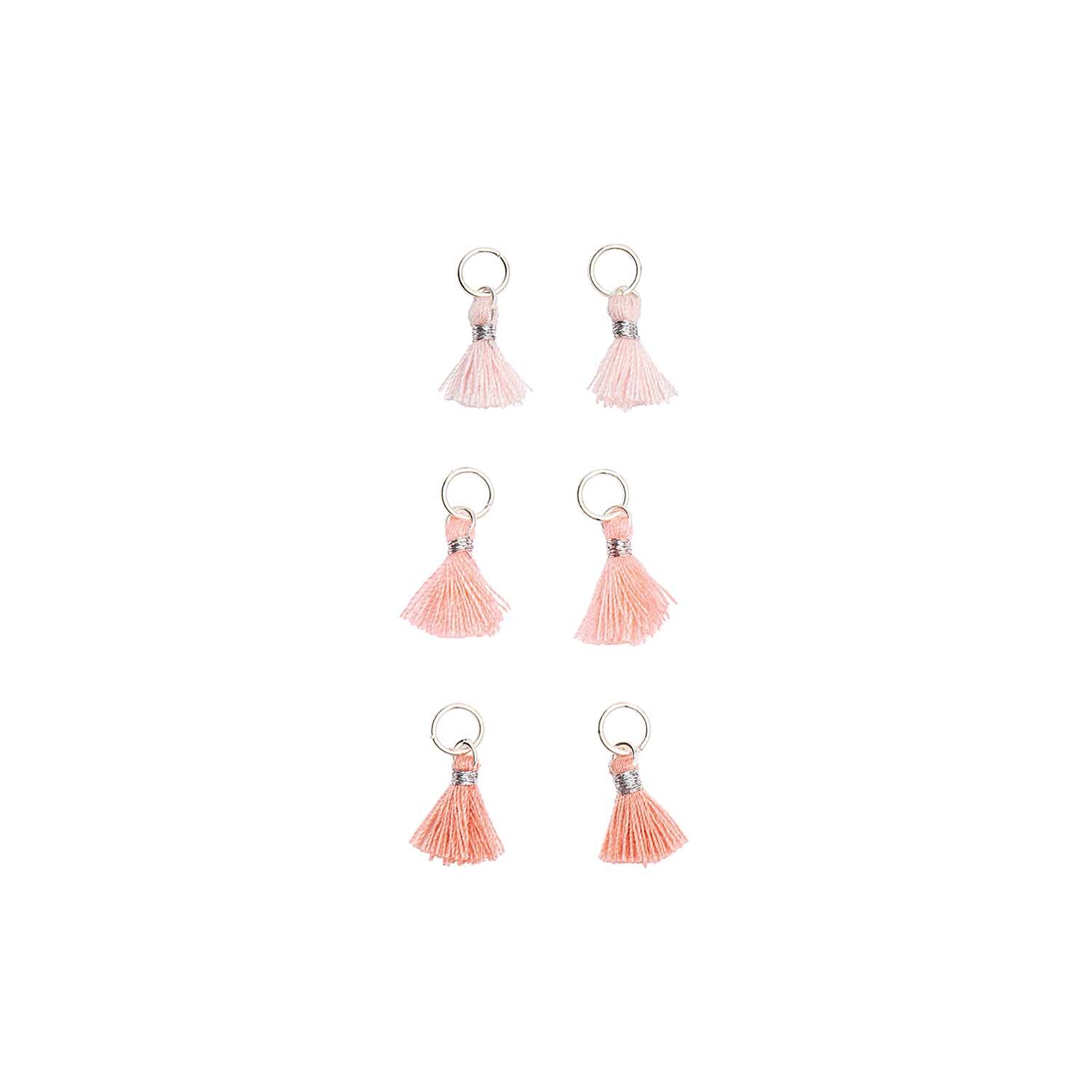 Mini-Quasten mit Öse 1,1cm 6 Stück von Rico Design in zartem Puder, ideal für Schmuckdesign.