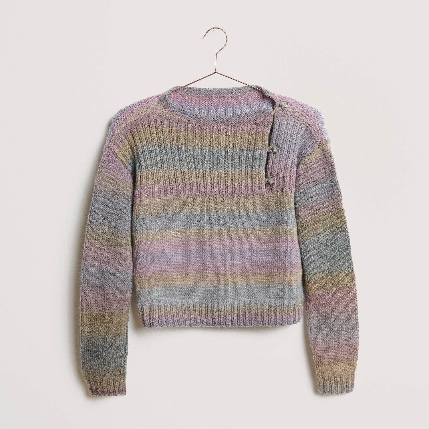 Gestrickter Pullover mehrfarbig