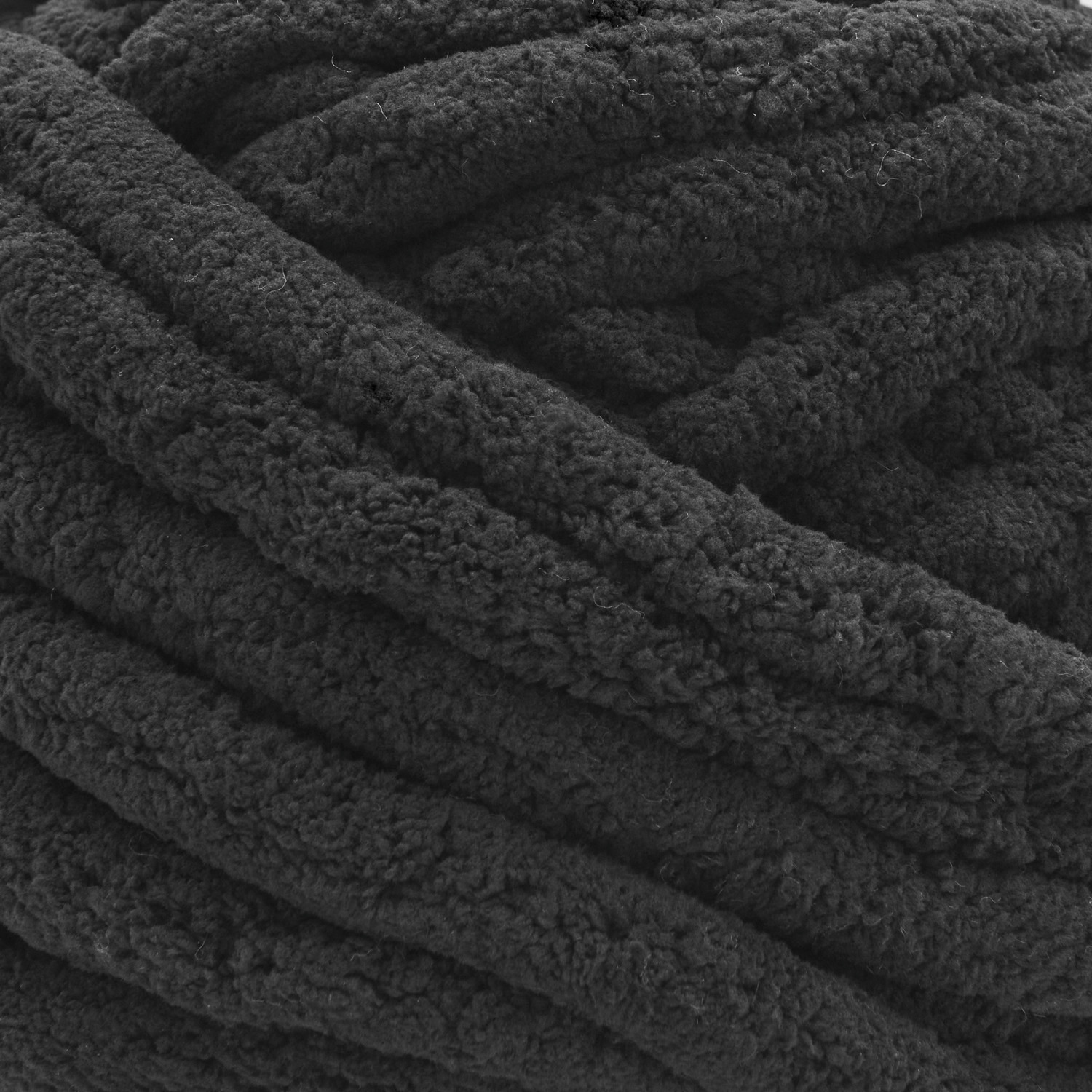 Chenillove Super Big: Weiches, schwarzes Chenille-Garn von Rico Design, ideal für warme Strickprojekte.