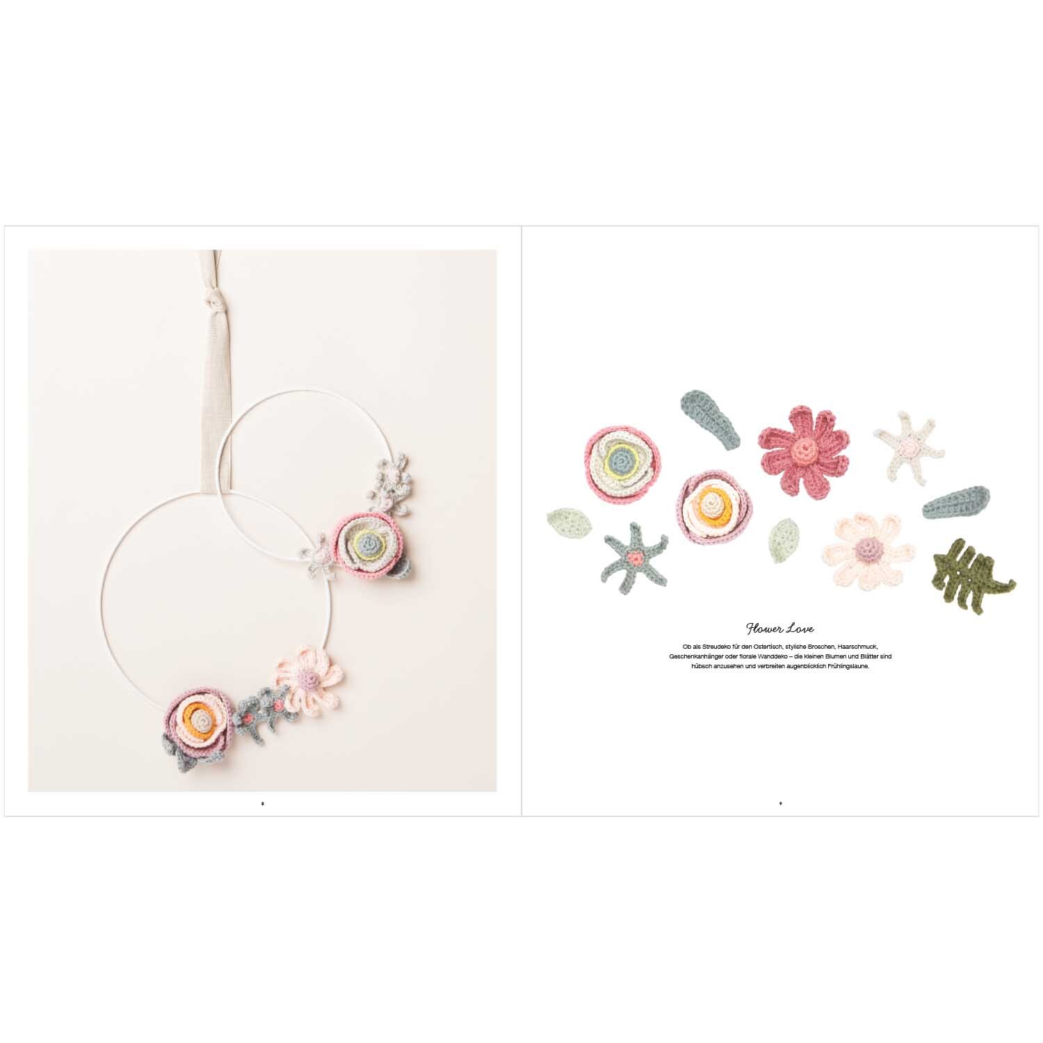 Ricorumi Heartbreakers: Zwei dekorative Ringe mit gehäkelten Blumen in Pastellfarben von Rico Design.