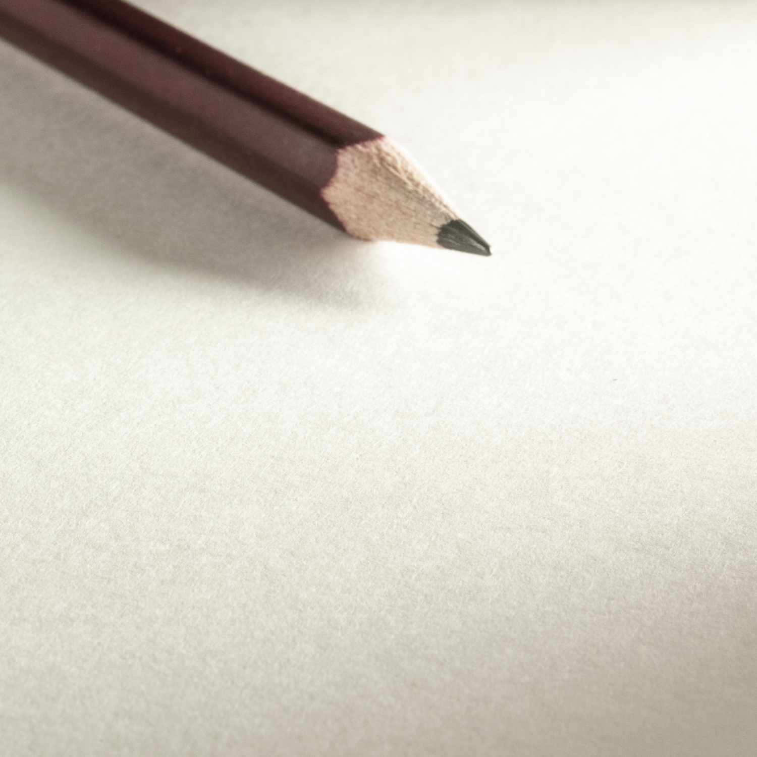 Skizzenbuch D&S 140g/m² 80 Blatt von Hahnemühle, abgebildet mit einem Bleistift auf weißem Papier.