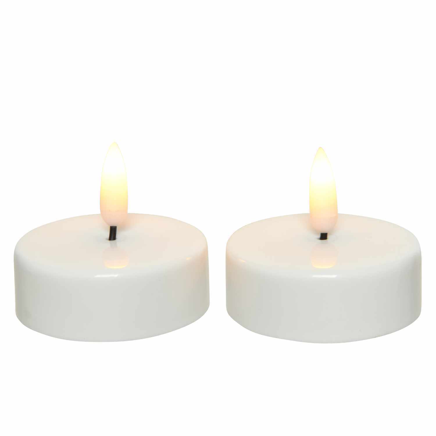 LED-Teelichter weiß Ø6cm von Kaemingk, zwei leuchtende Kerzen auf weißem Hintergrund. Ideal für stimmungsvolle Dekorationen.