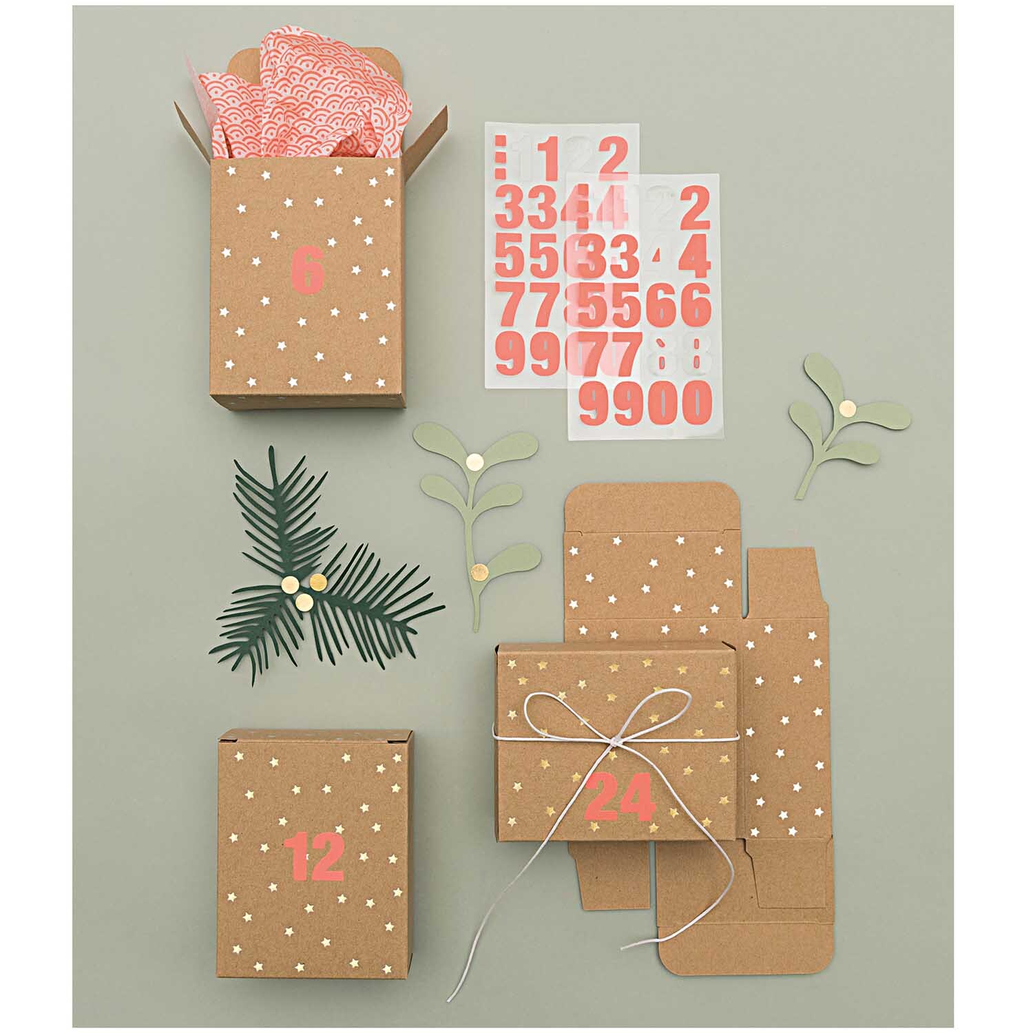 Paper Poetry Sticker Punkte gold 8mm 4 Bogen auf Bastelmaterialien mit weihnachtlichen Motiven.